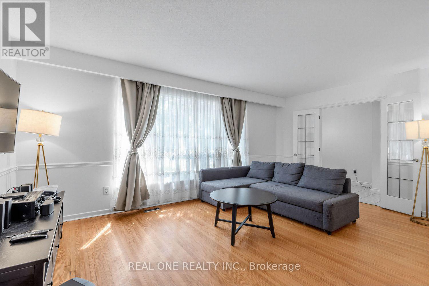 10 Devins Drive Property Photo 2