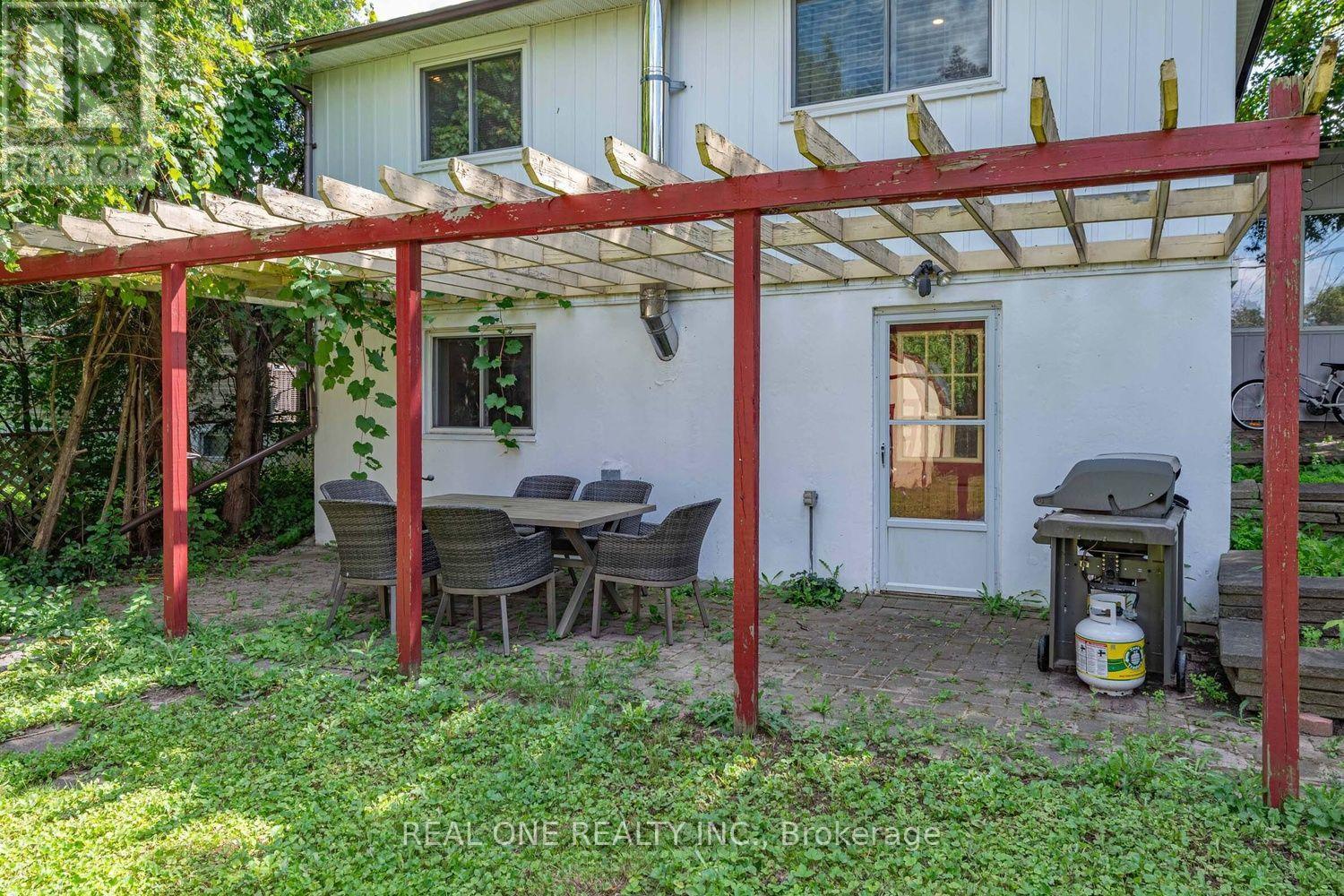 10 Devins Drive Property Photo 32