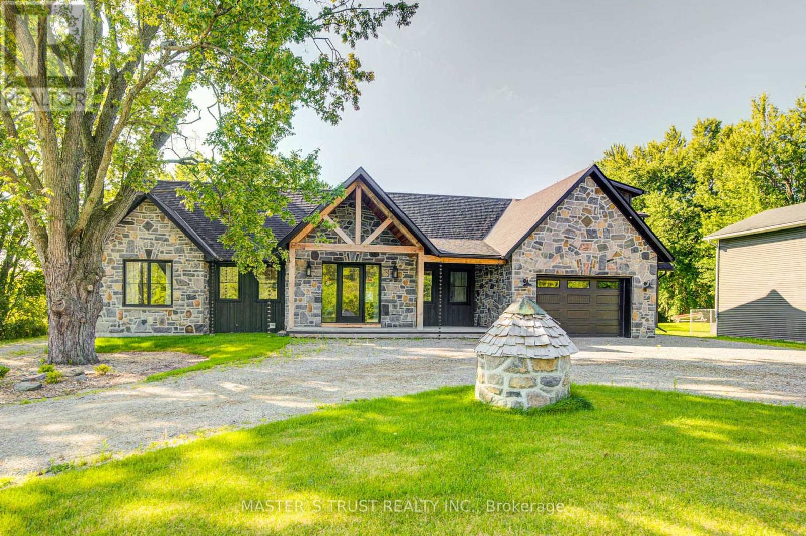1109 2nd Line Property Photo 2