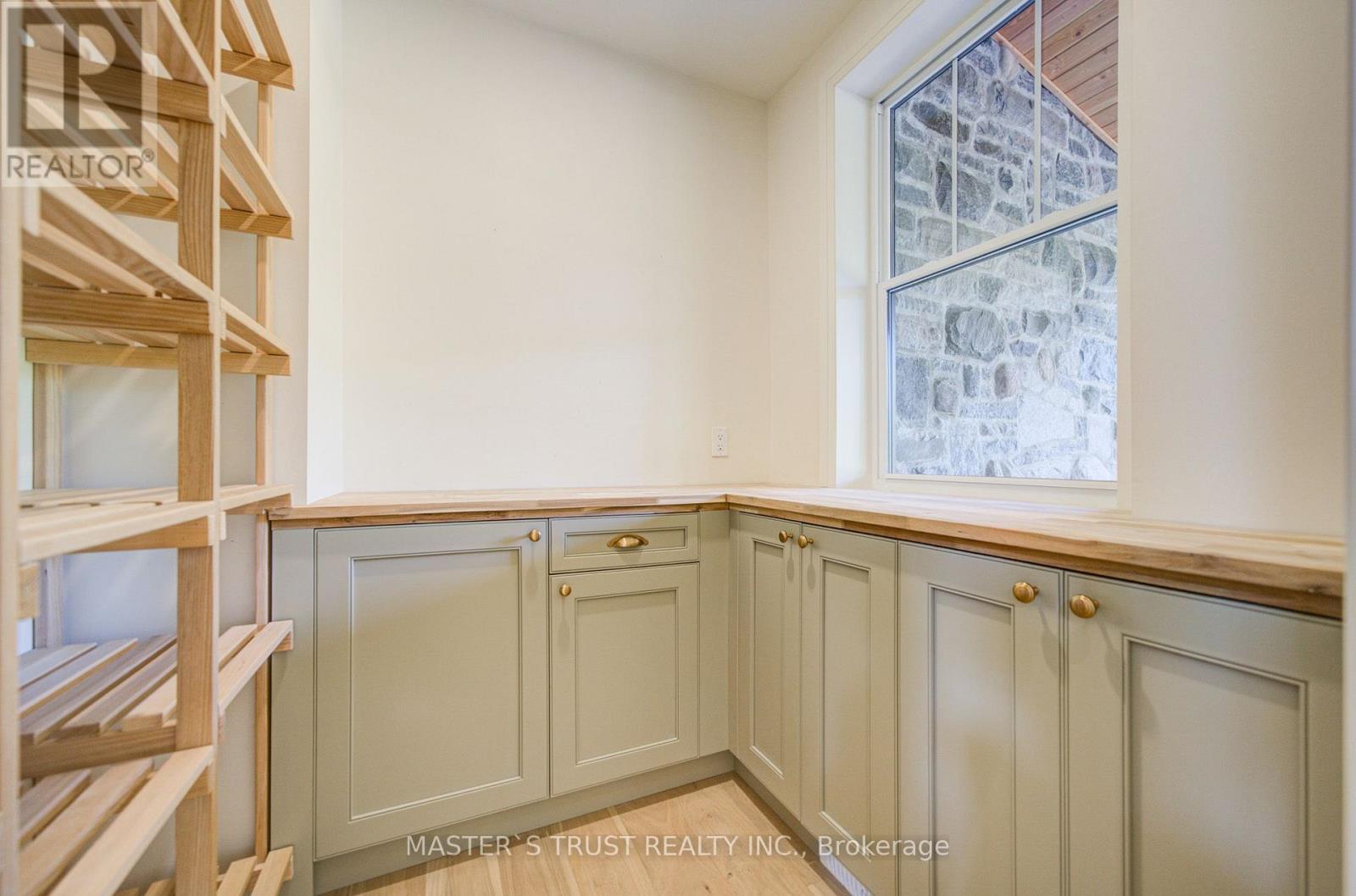 1109 2nd Line Property Photo 7
