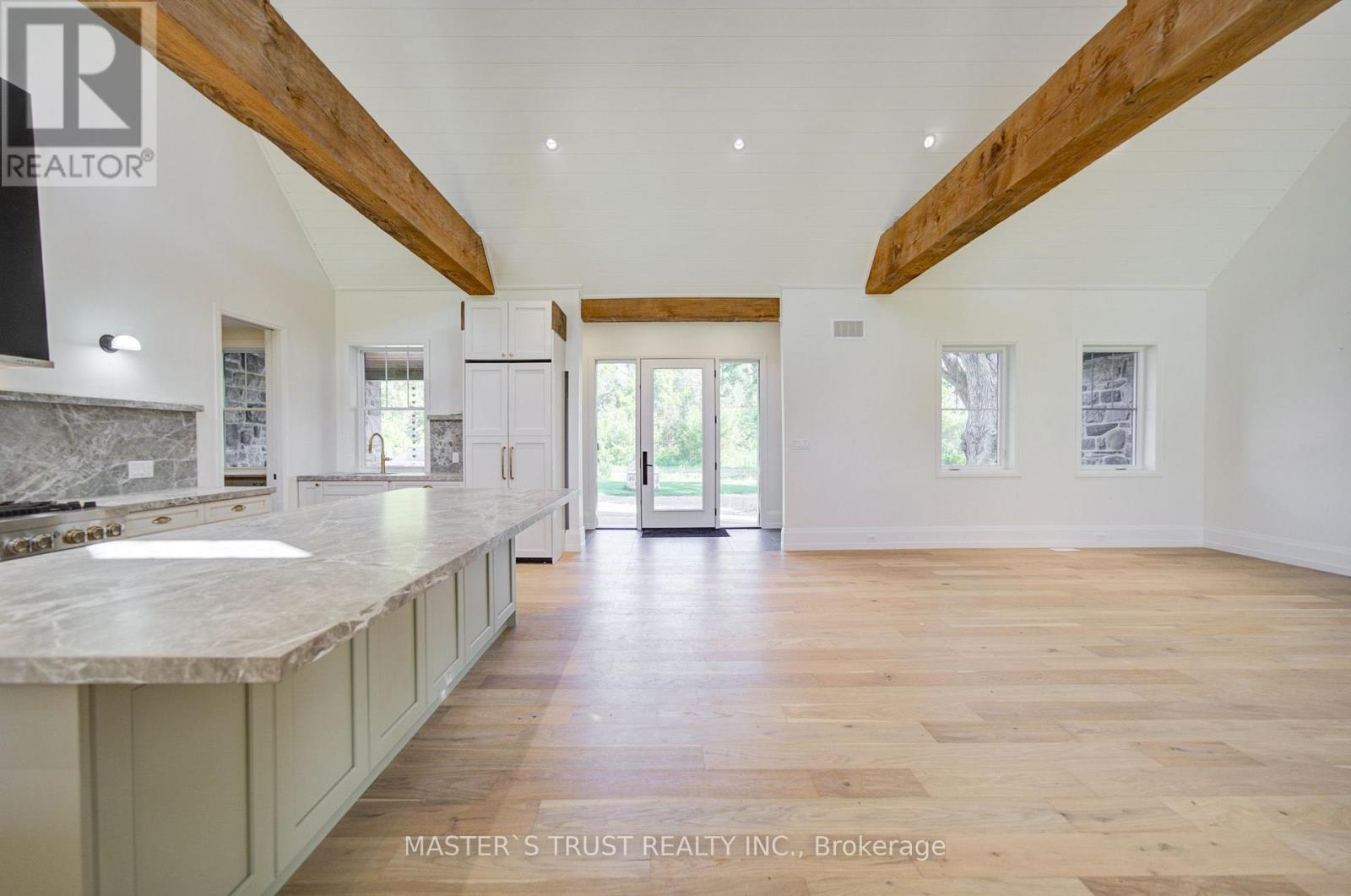 1109 2nd Line Property Photo 9