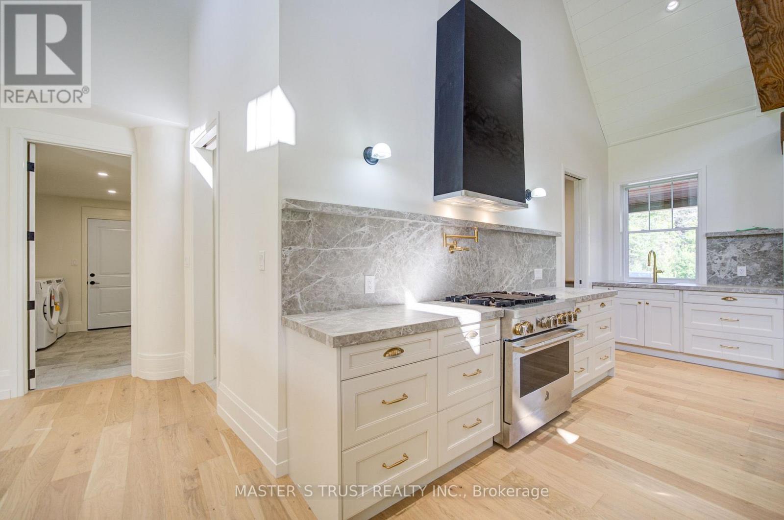 1109 2nd Line Property Photo 10