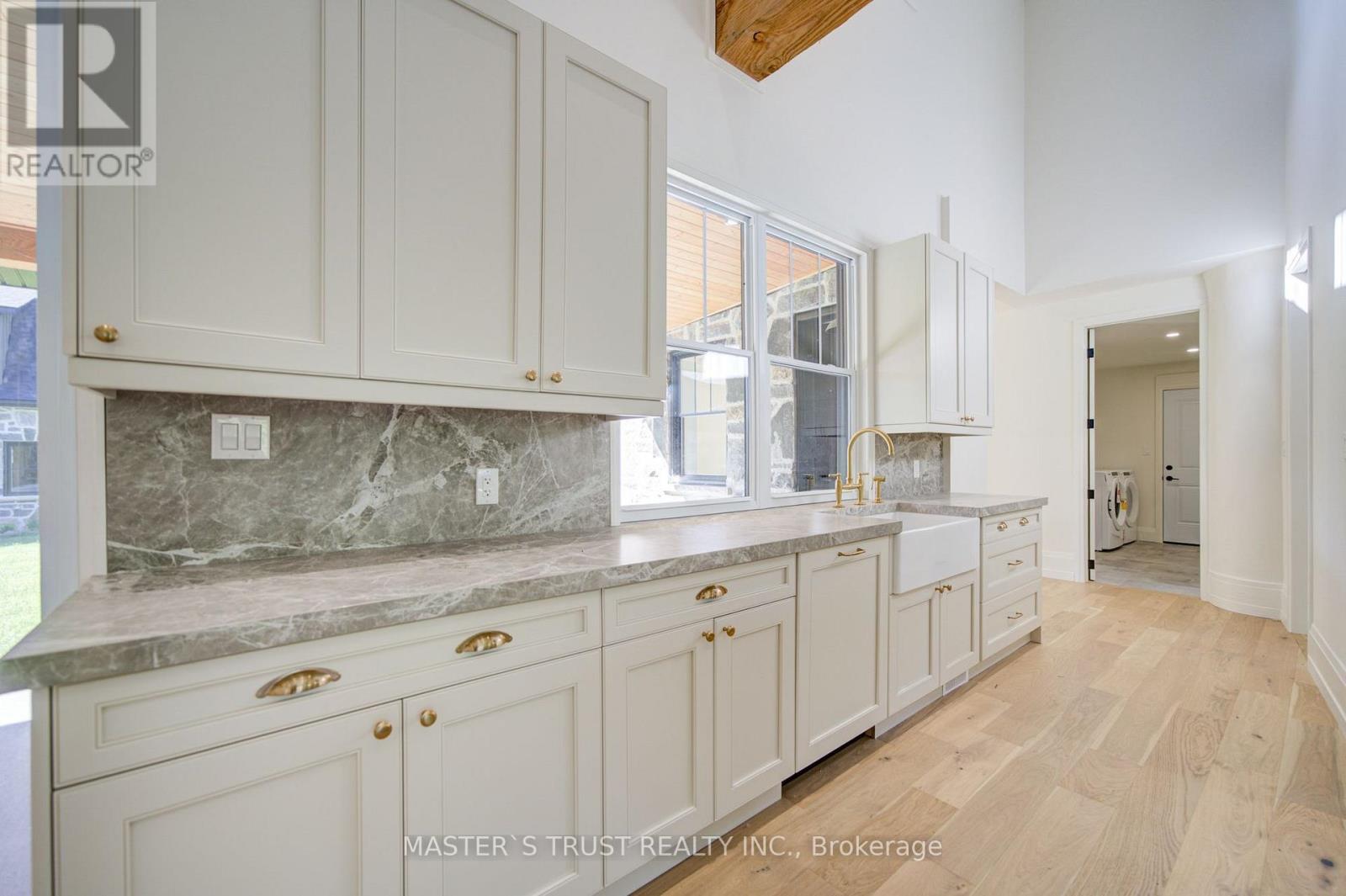 1109 2nd Line Property Photo 12