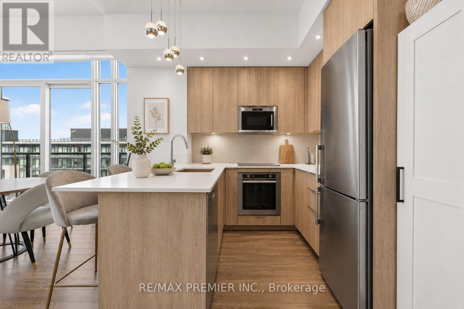 #1012 - 99 Eagle Rock Way Property Photo 4