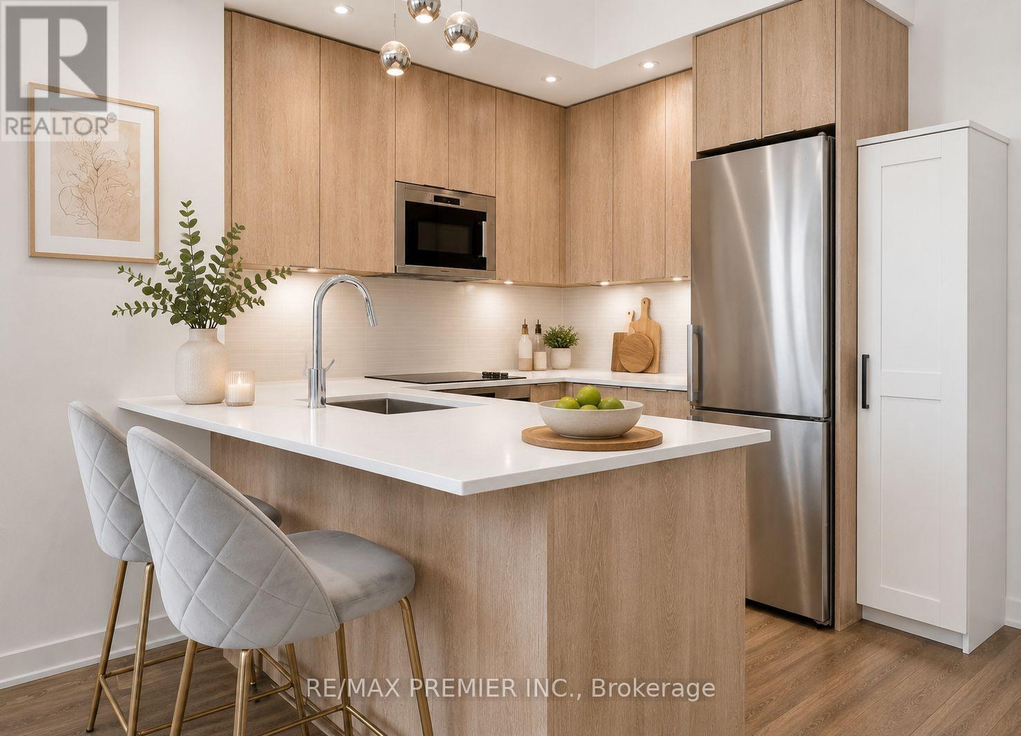 #1012 - 99 Eagle Rock Way Property Photo 5
