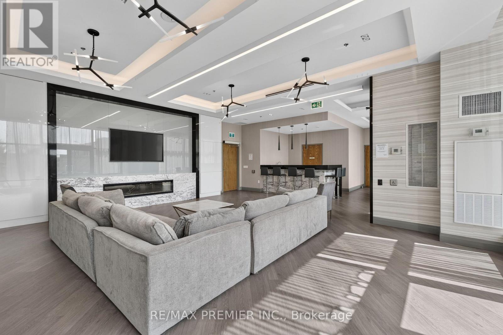#1012 - 99 Eagle Rock Way Property Photo 18