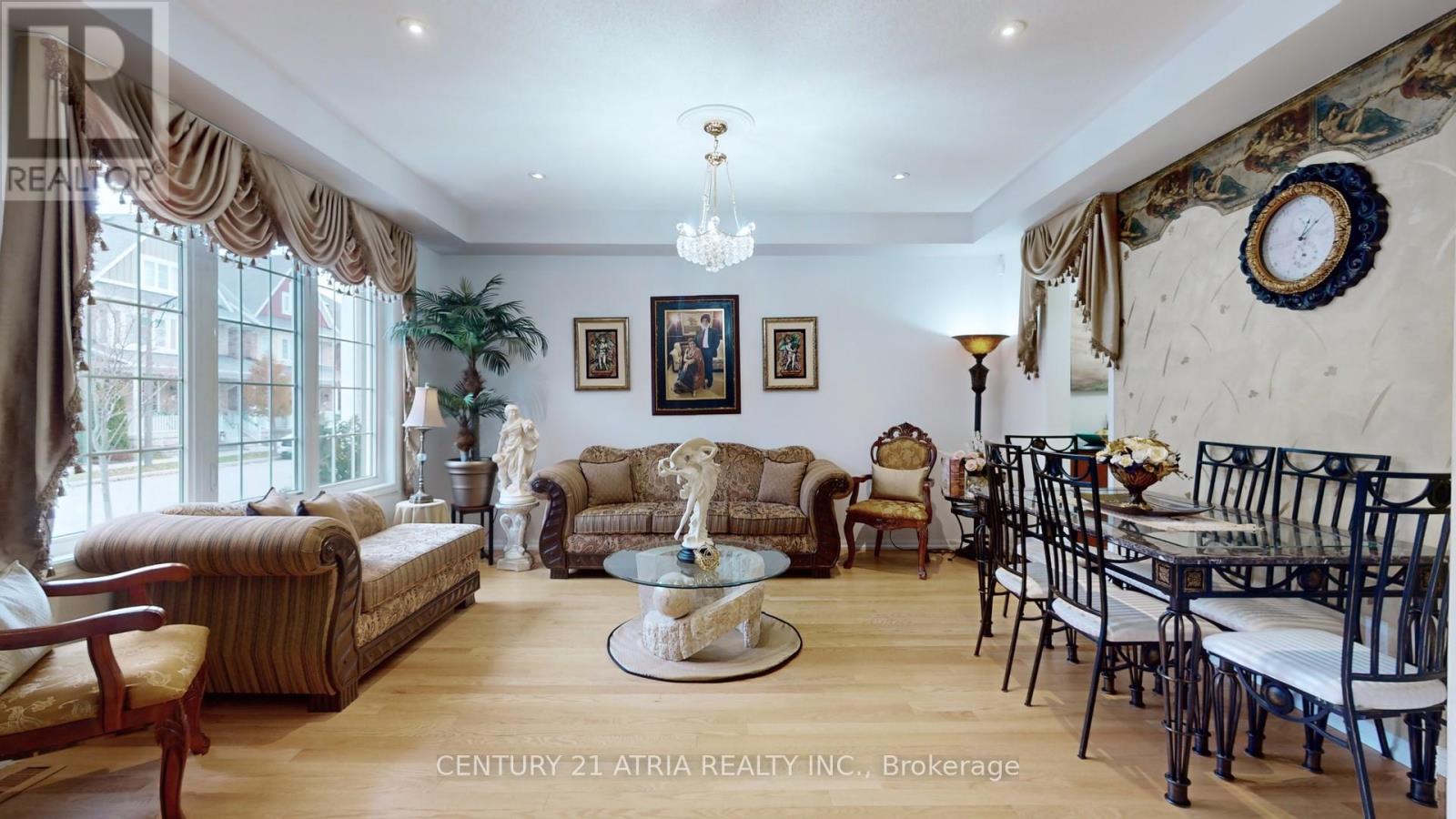 69 Diamond Jubilee Drive Property Photo 4