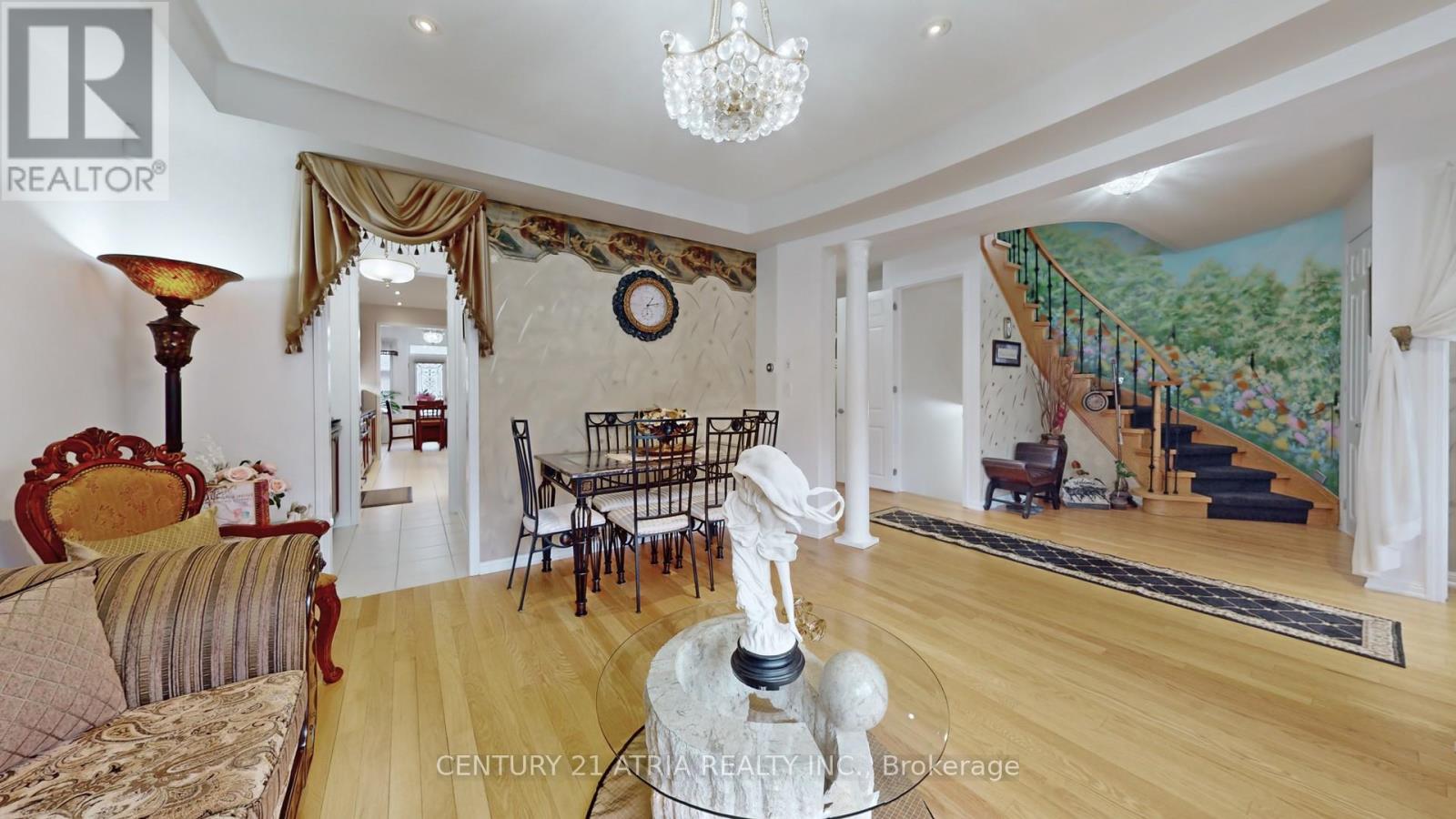 69 Diamond Jubilee Drive Property Photo 5