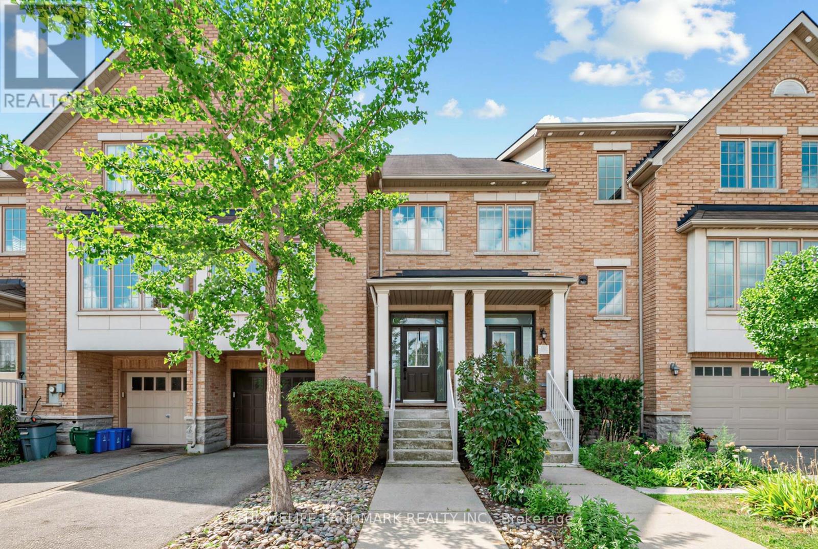 27 - 8900 BATHURST STREET