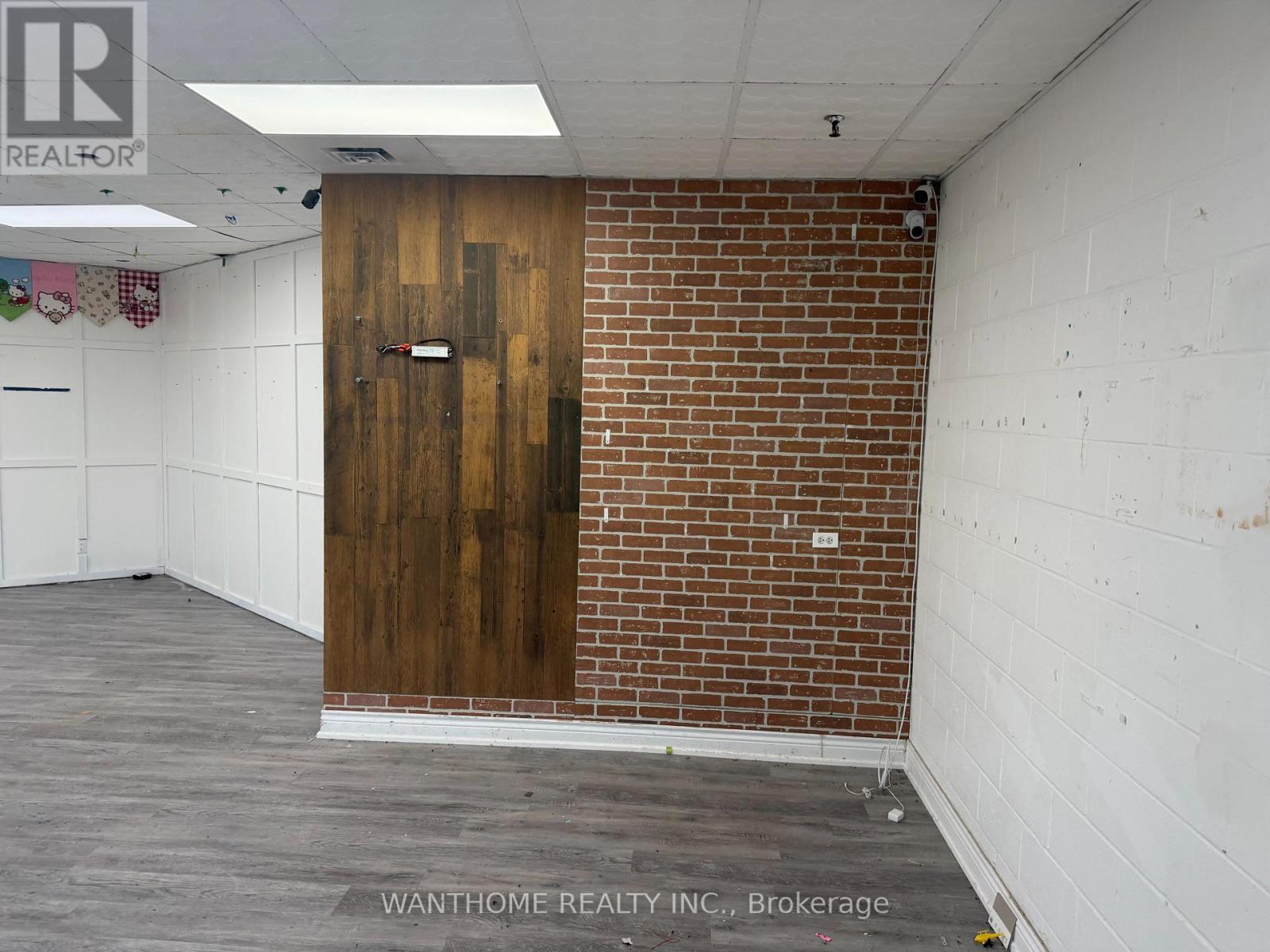 24 - 951 Denison Street Property Photo 2