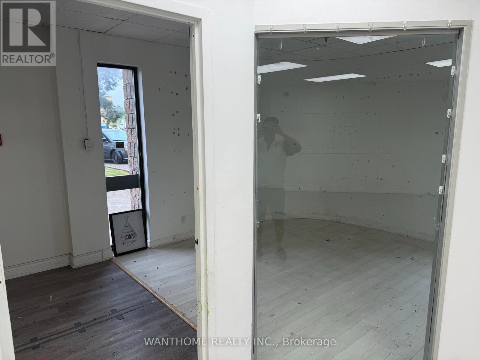 24 - 951 Denison Street Property Photo 6