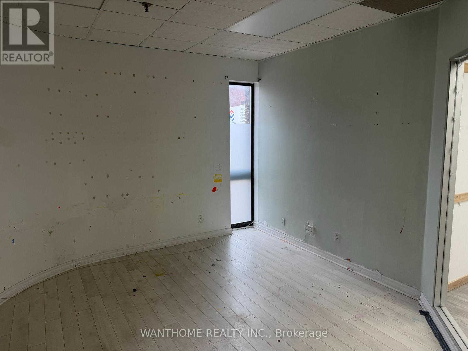 24 - 951 Denison Street Property Photo 7