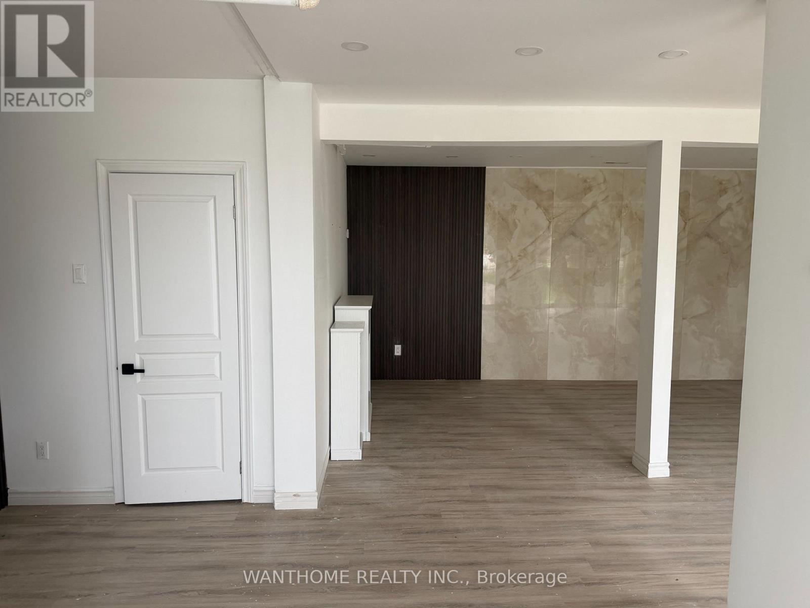 24 - 951 Denison Street Property Photo 16