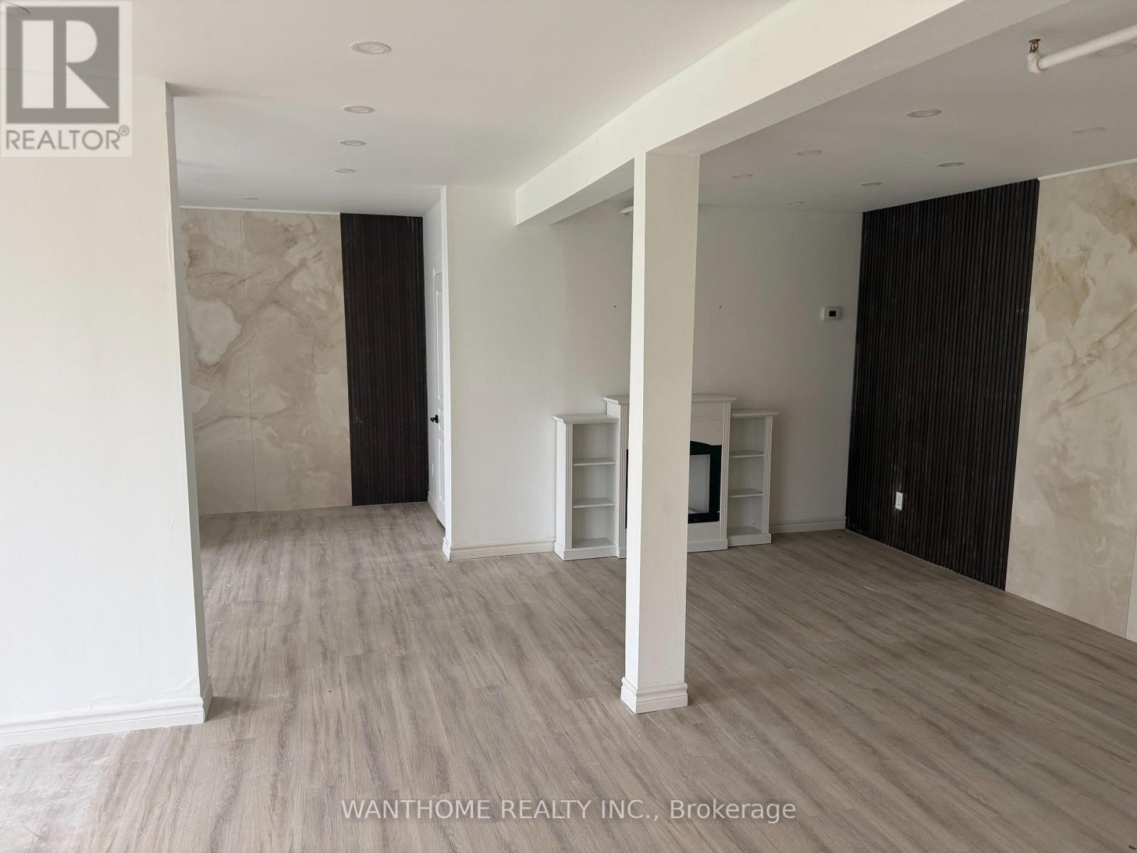 24 - 951 Denison Street Property Photo 18