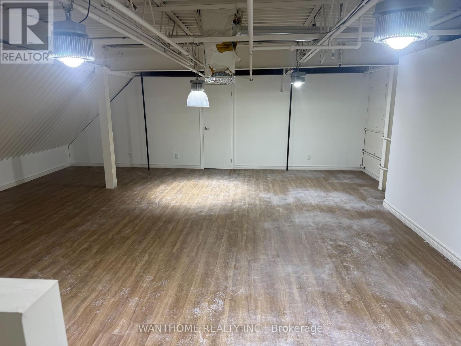 24 - 951 Denison Street Property Photo 19