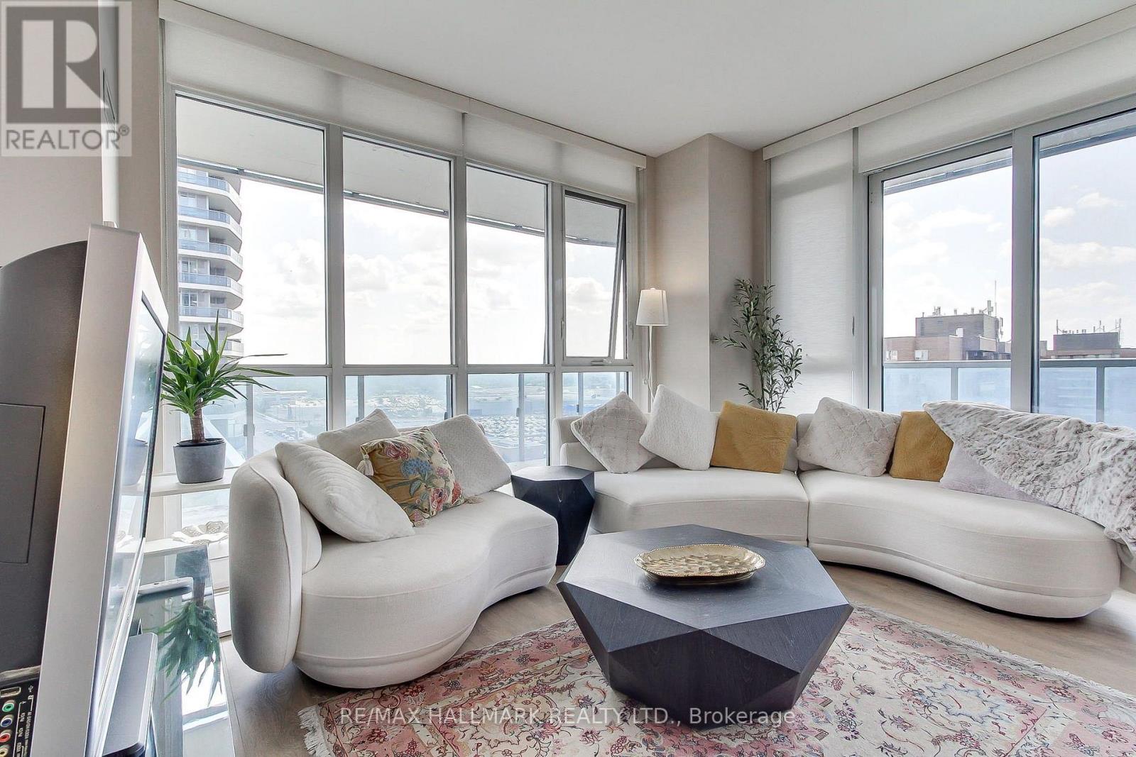 910 - 9471 YONGE STREET Property Photo 1