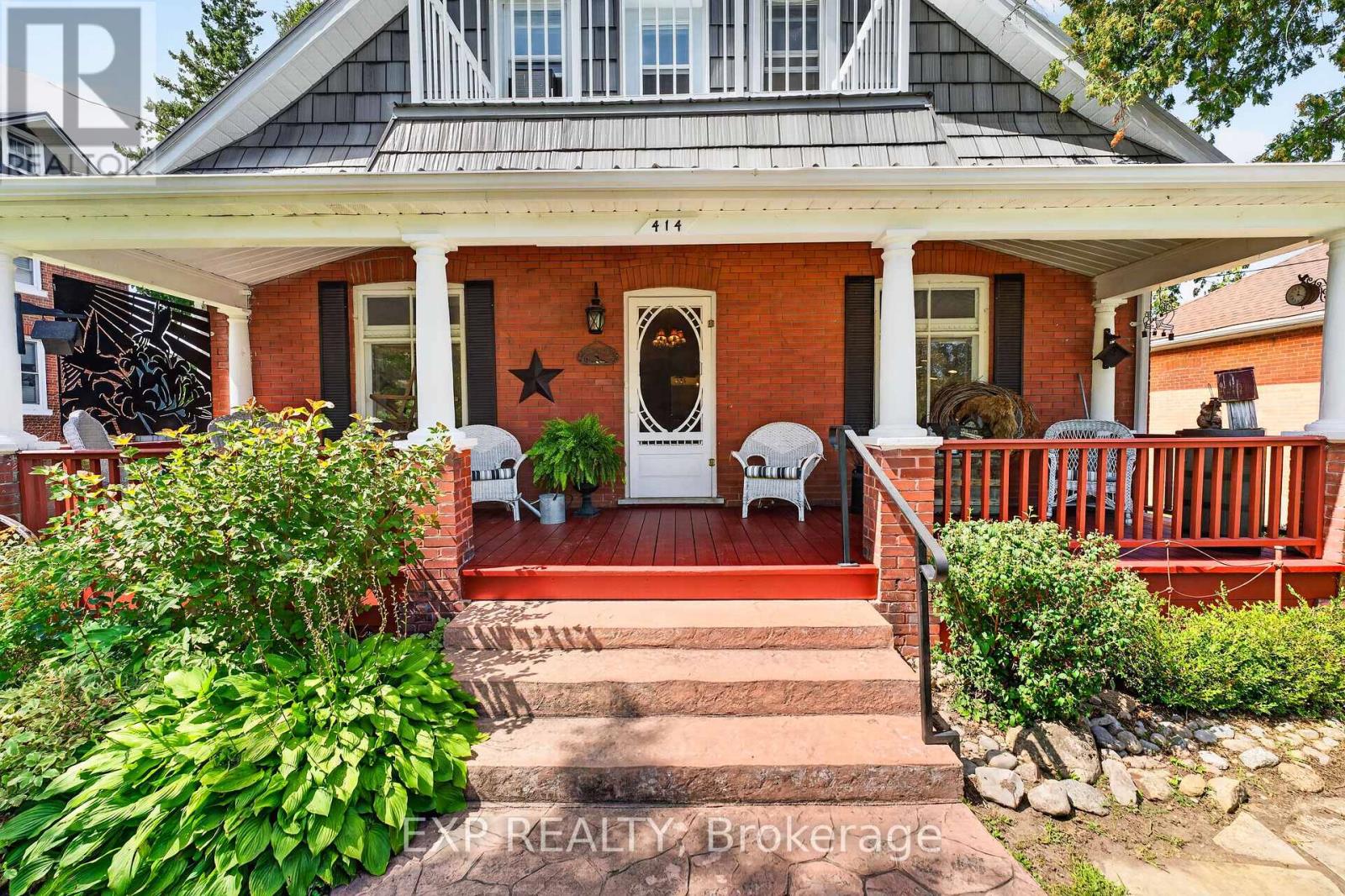 414 Osborne Street Property Photo 5