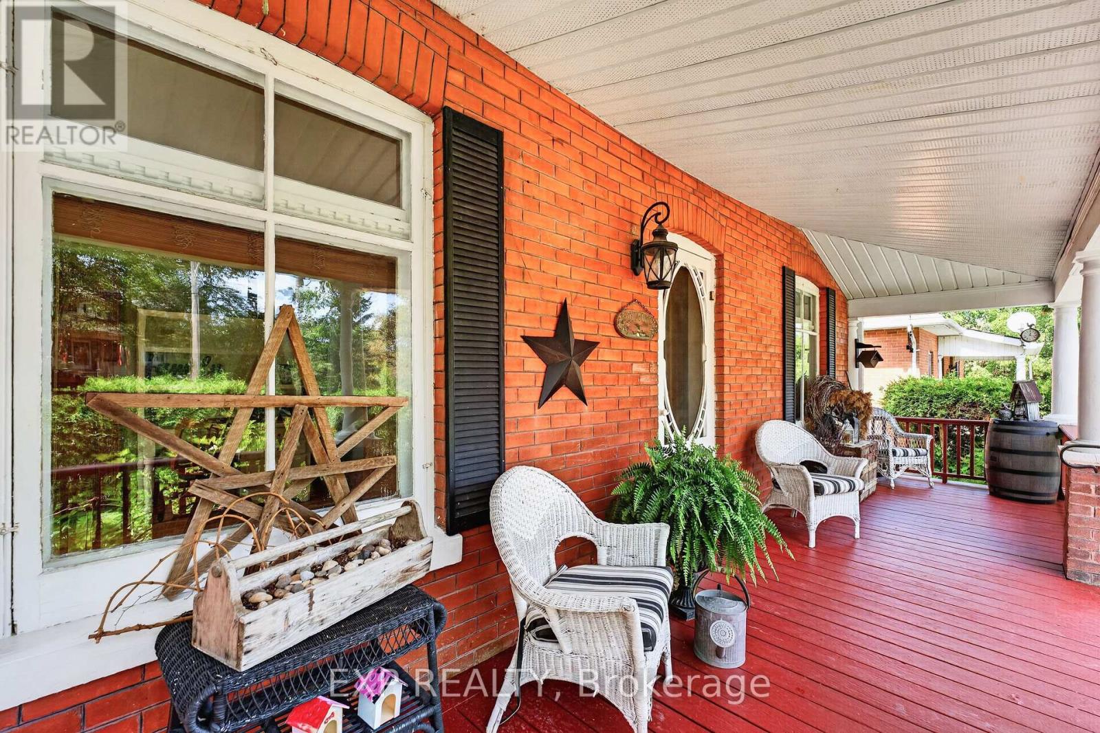 414 Osborne Street Property Photo 6