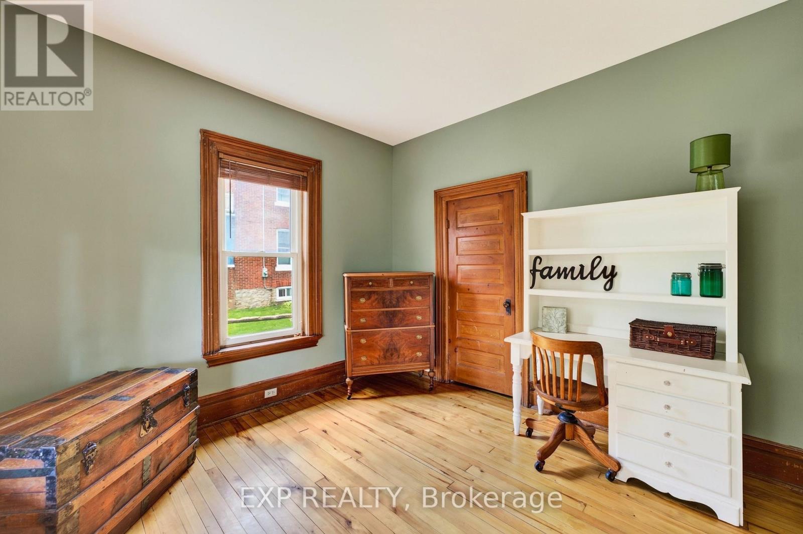 414 Osborne Street Property Photo 9