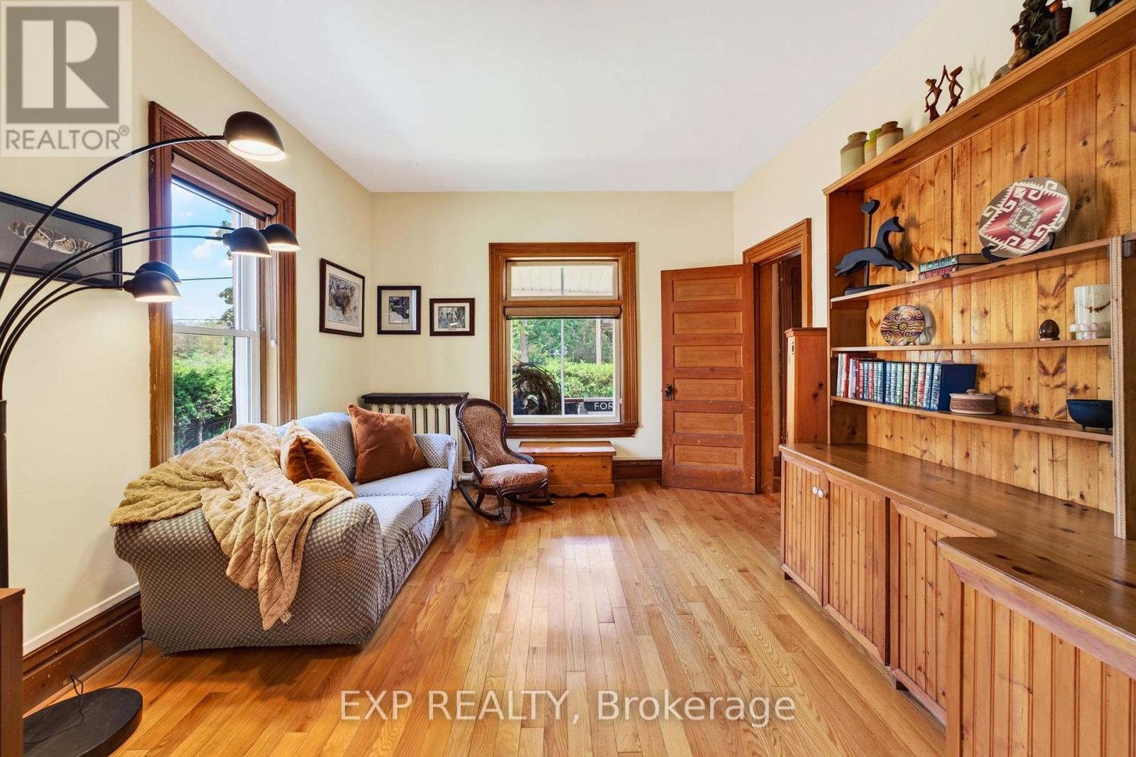 414 Osborne Street Property Photo 10