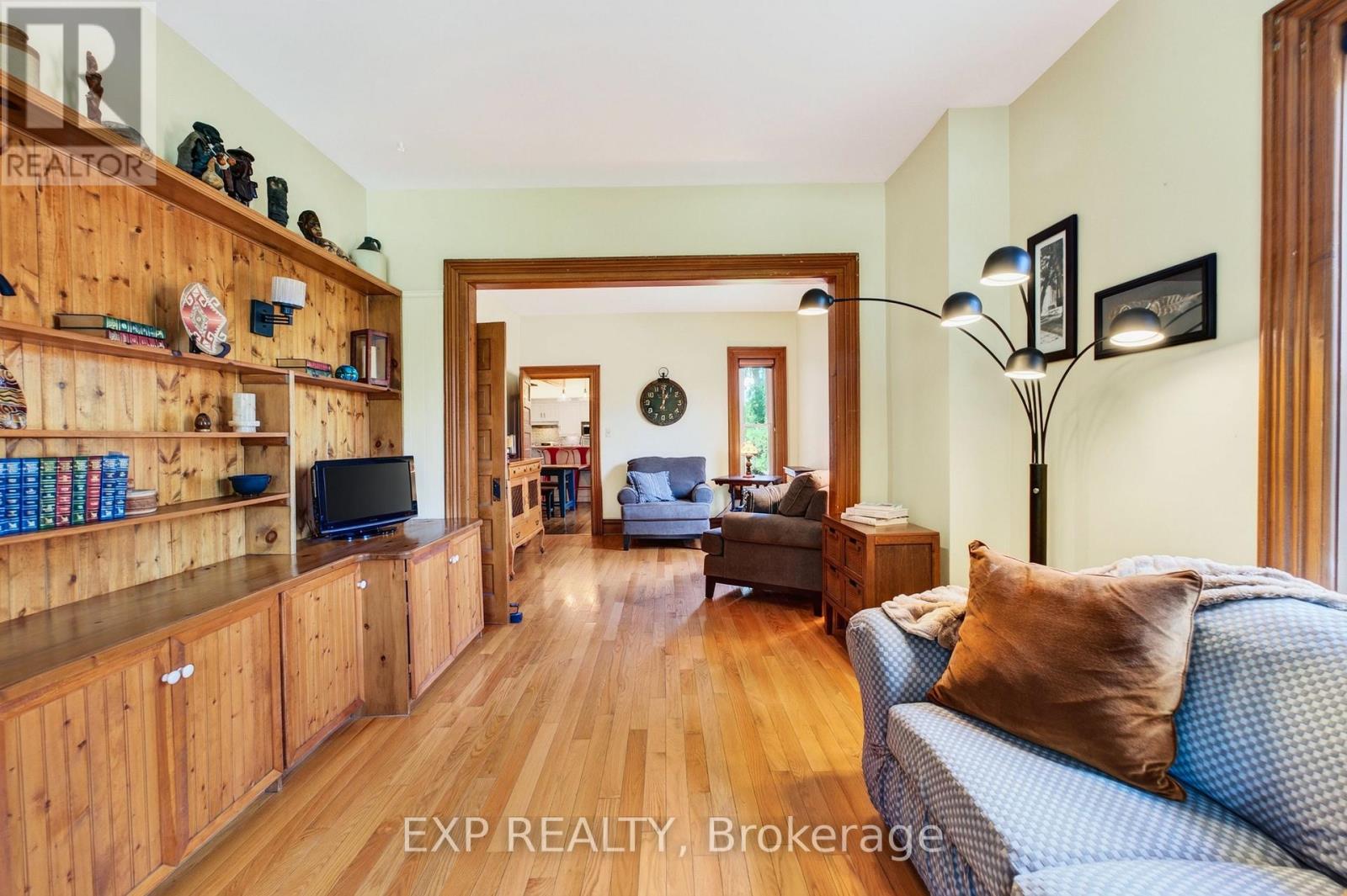 414 Osborne Street Property Photo 11