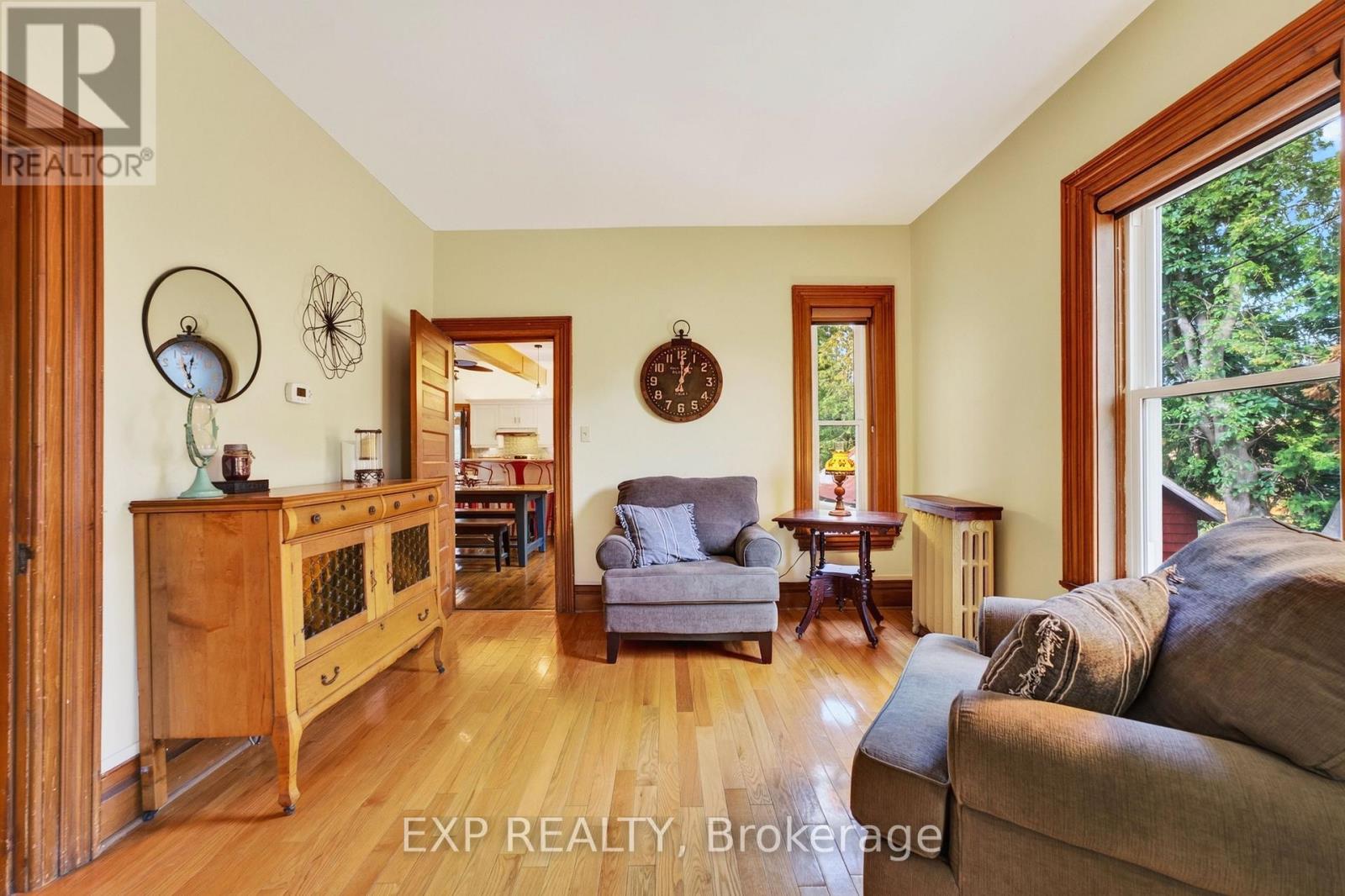 414 Osborne Street Property Photo 12