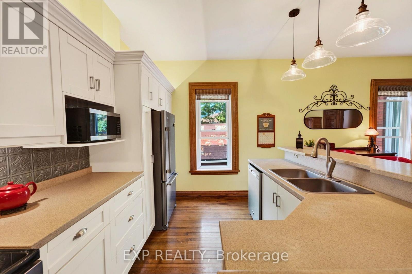 414 Osborne Street Property Photo 18