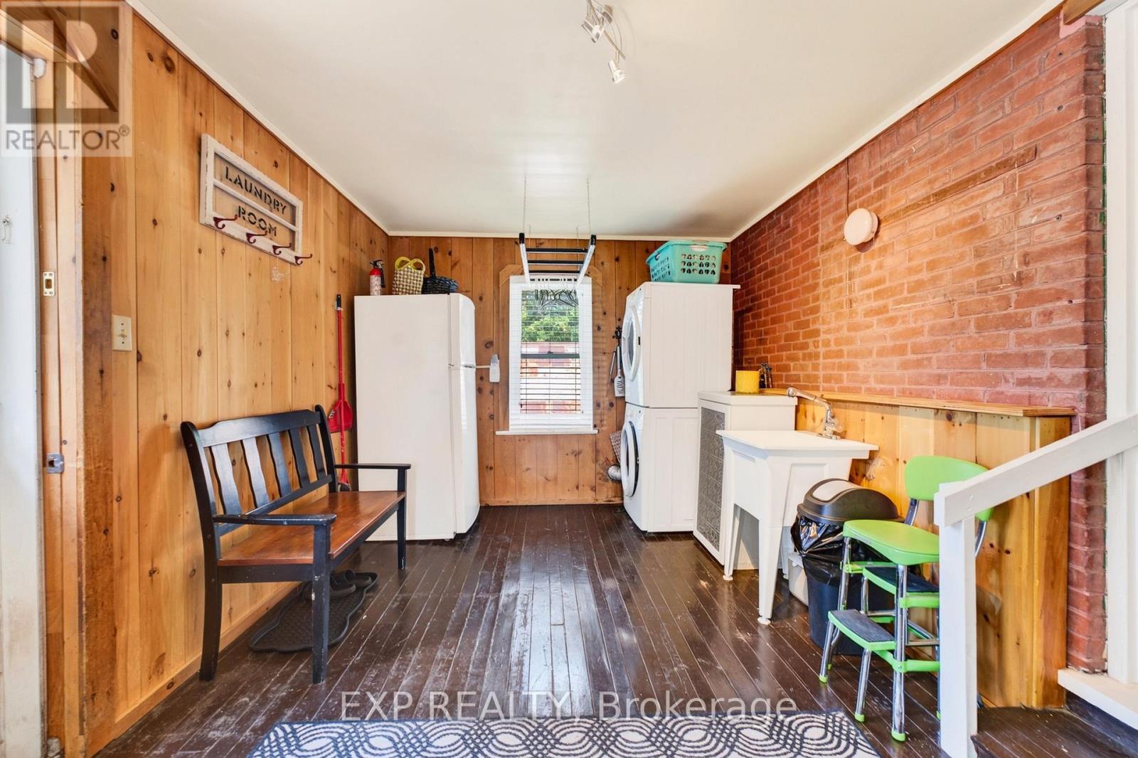 414 Osborne Street Property Photo 24