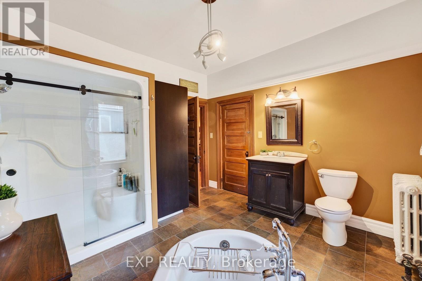 414 Osborne Street Property Photo 26