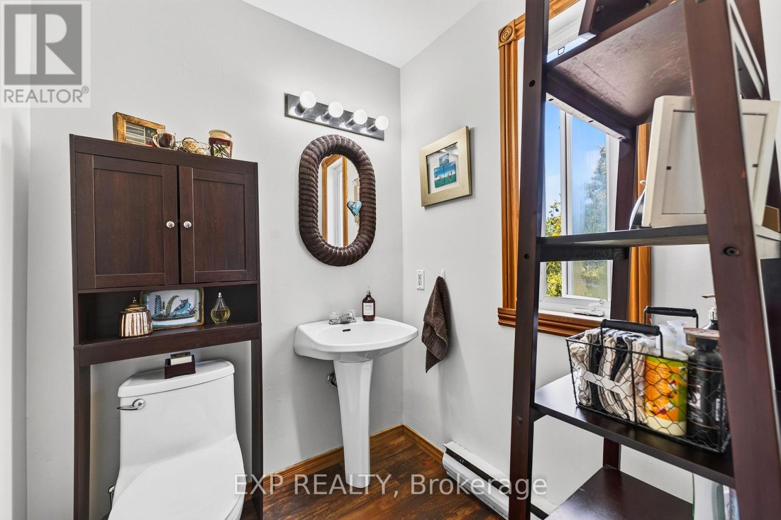414 Osborne Street Property Photo 30