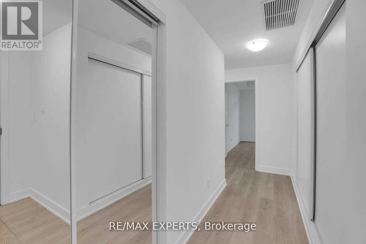 309 - 1709 Bur Oak Avenue Property Photo 7