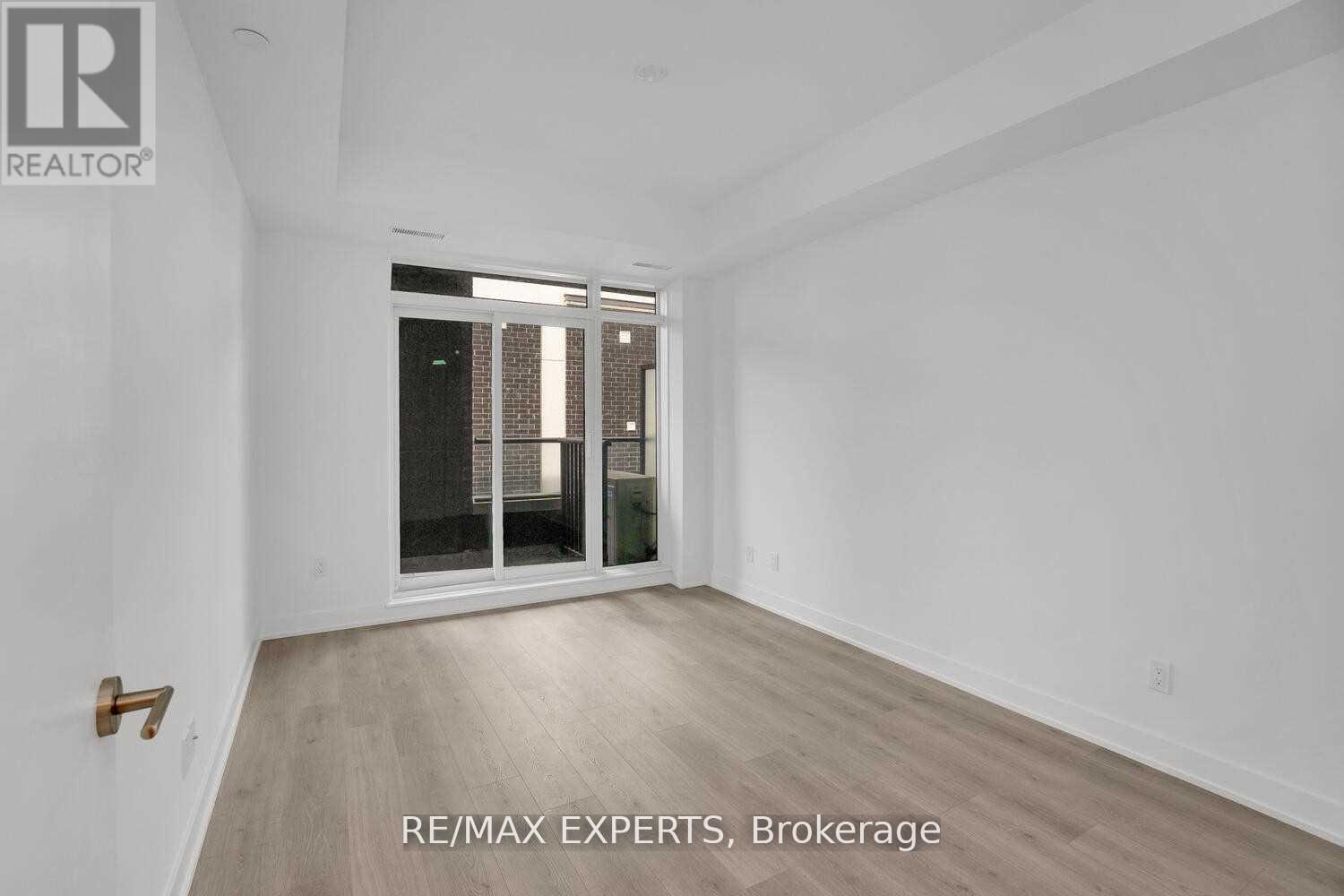 309 - 1709 Bur Oak Avenue Property Photo 8