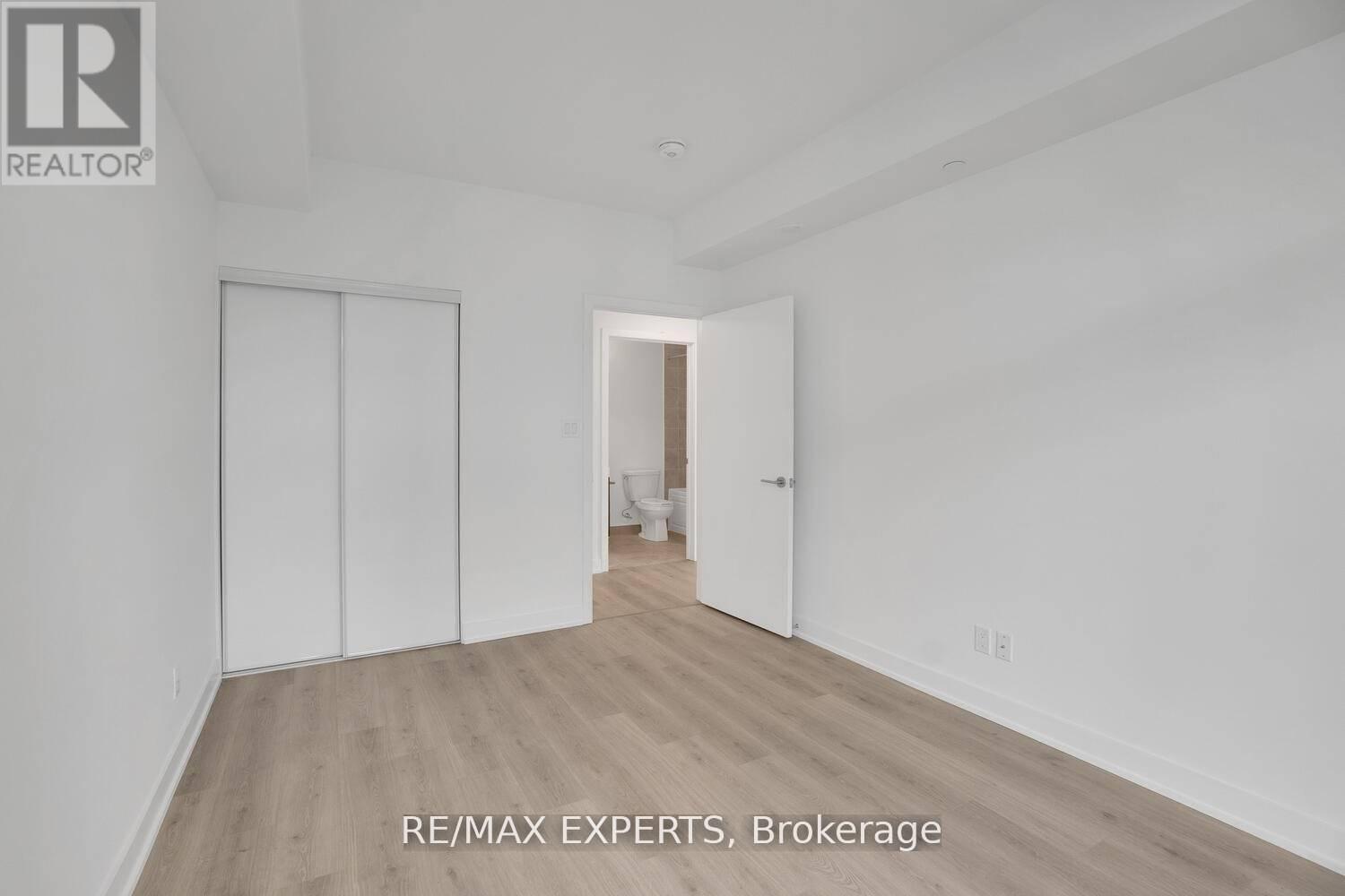 309 - 1709 Bur Oak Avenue Property Photo 9