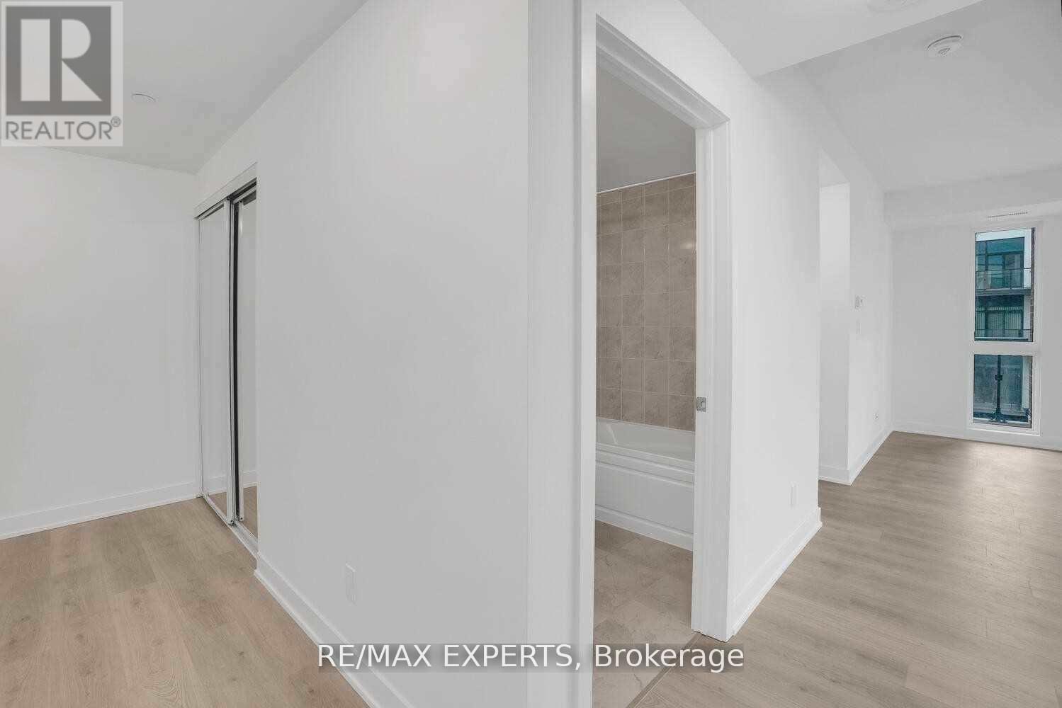 309 - 1709 Bur Oak Avenue Property Photo 10