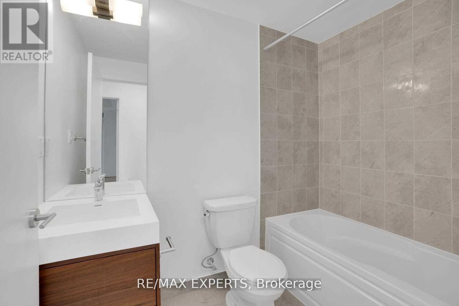 309 - 1709 Bur Oak Avenue Property Photo 11