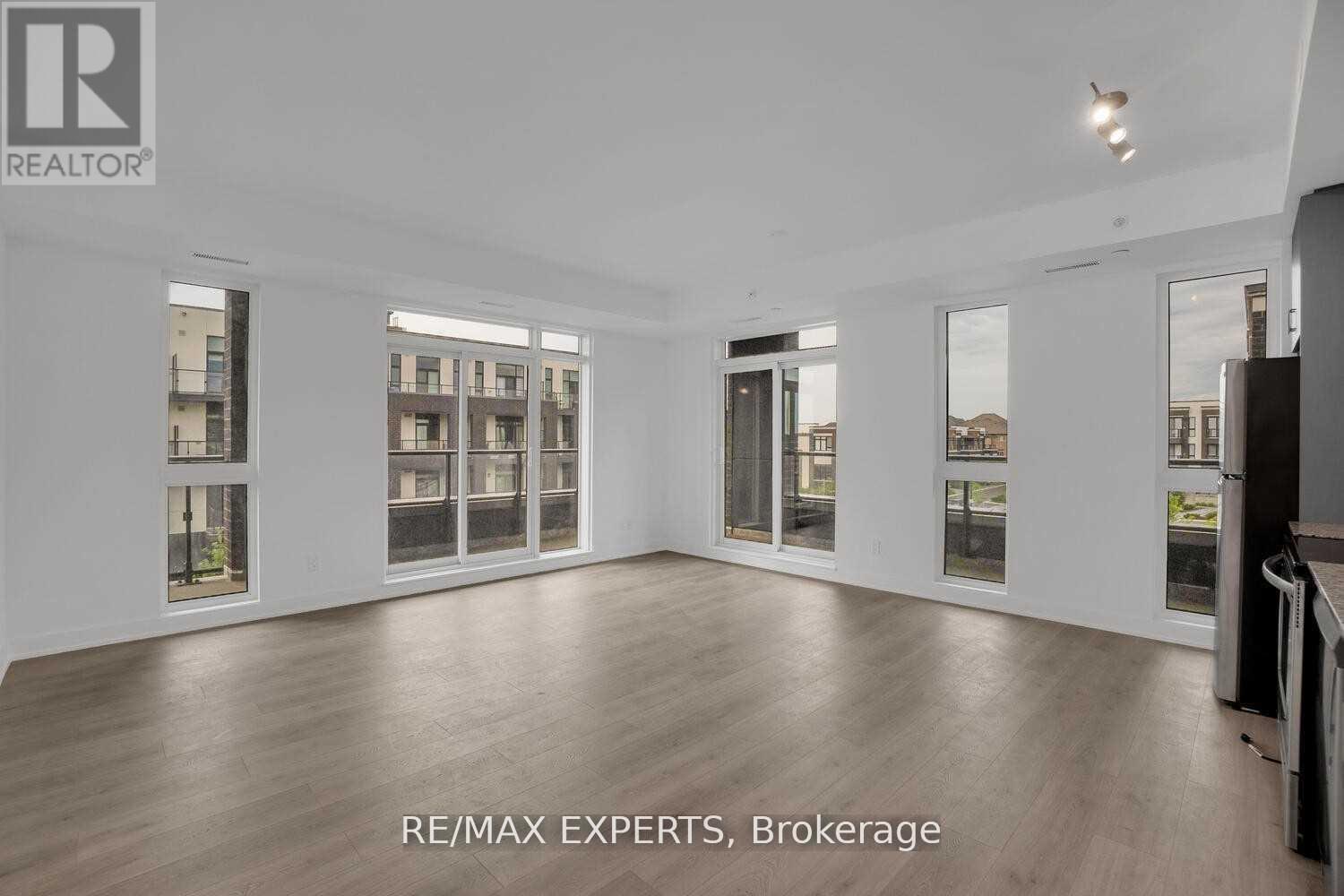 309 - 1709 Bur Oak Avenue Property Photo 12