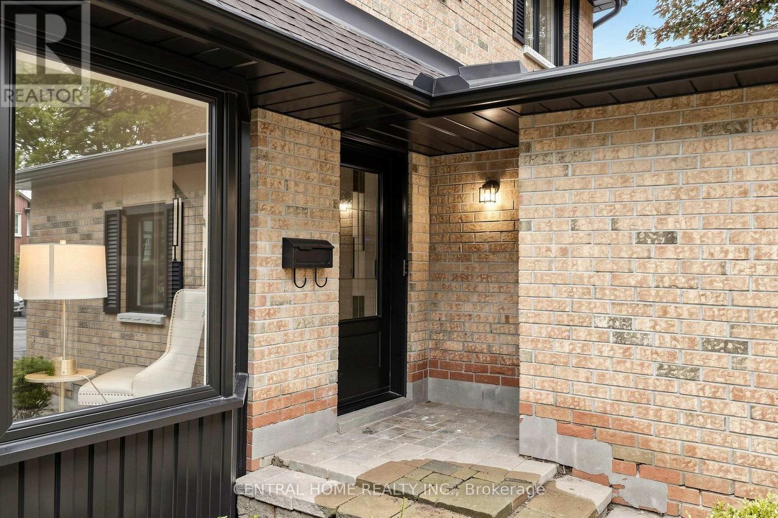 15 Closs Square Property Photo 6