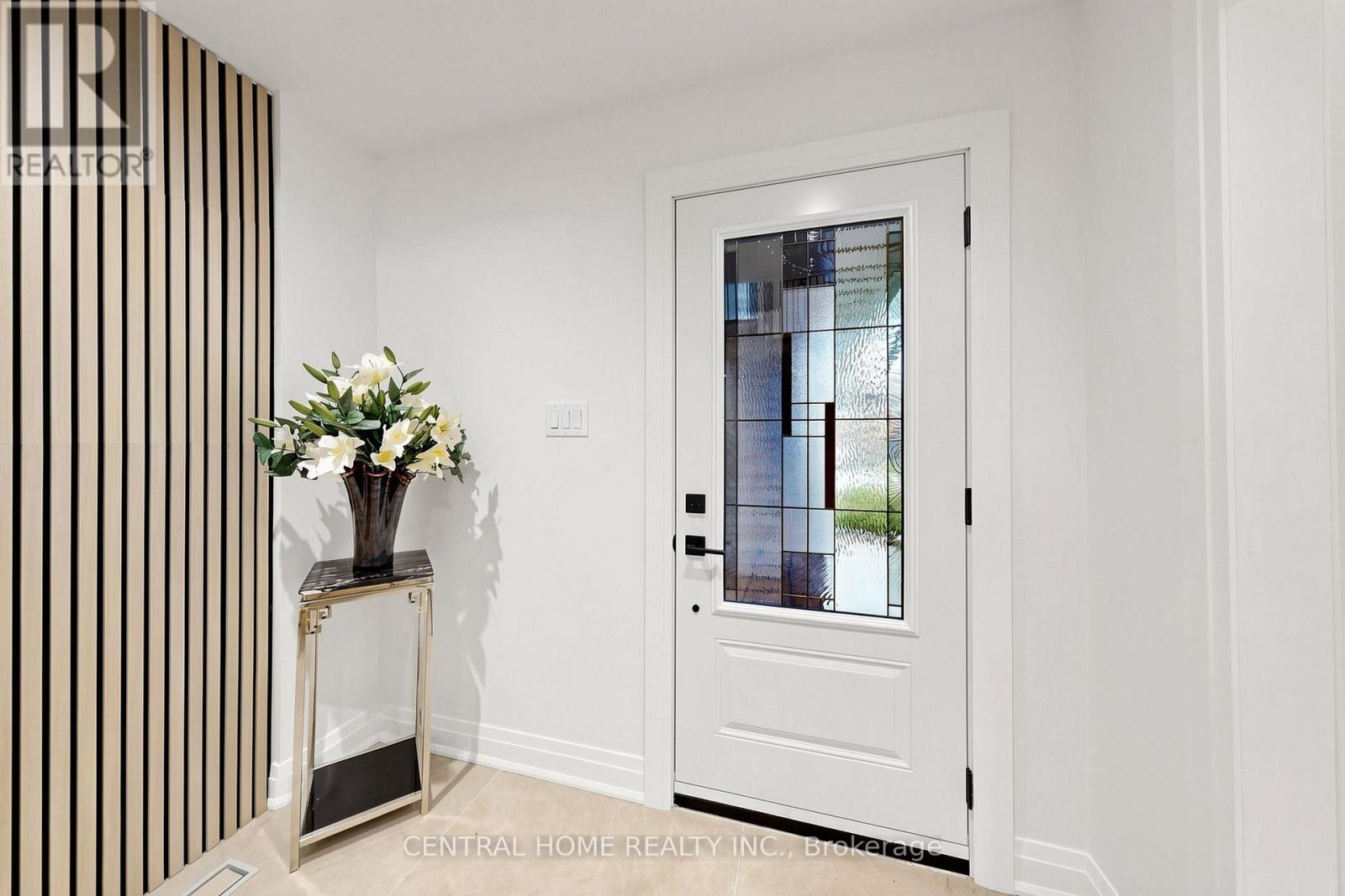 15 Closs Square Property Photo 8