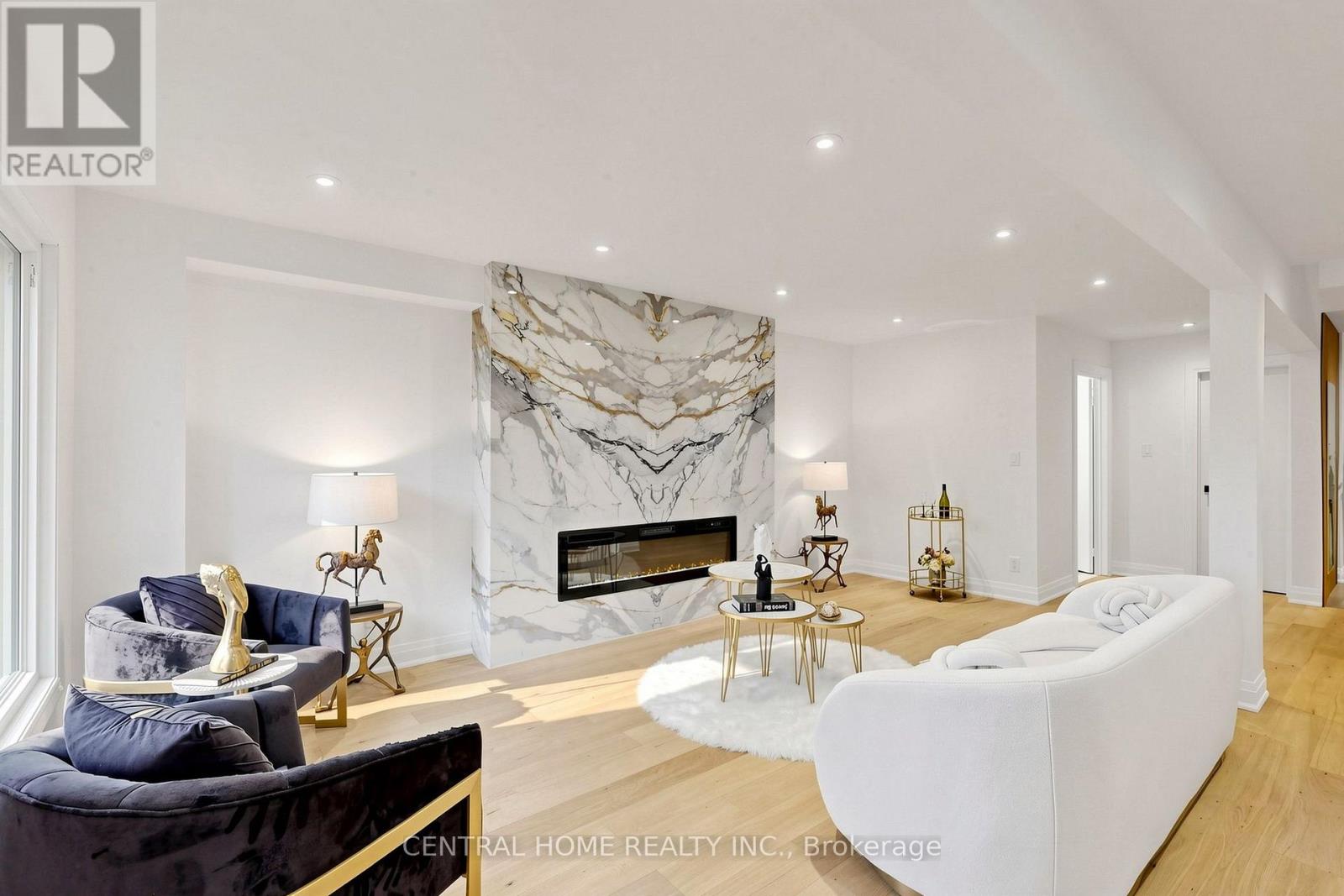 15 Closs Square Property Photo 9