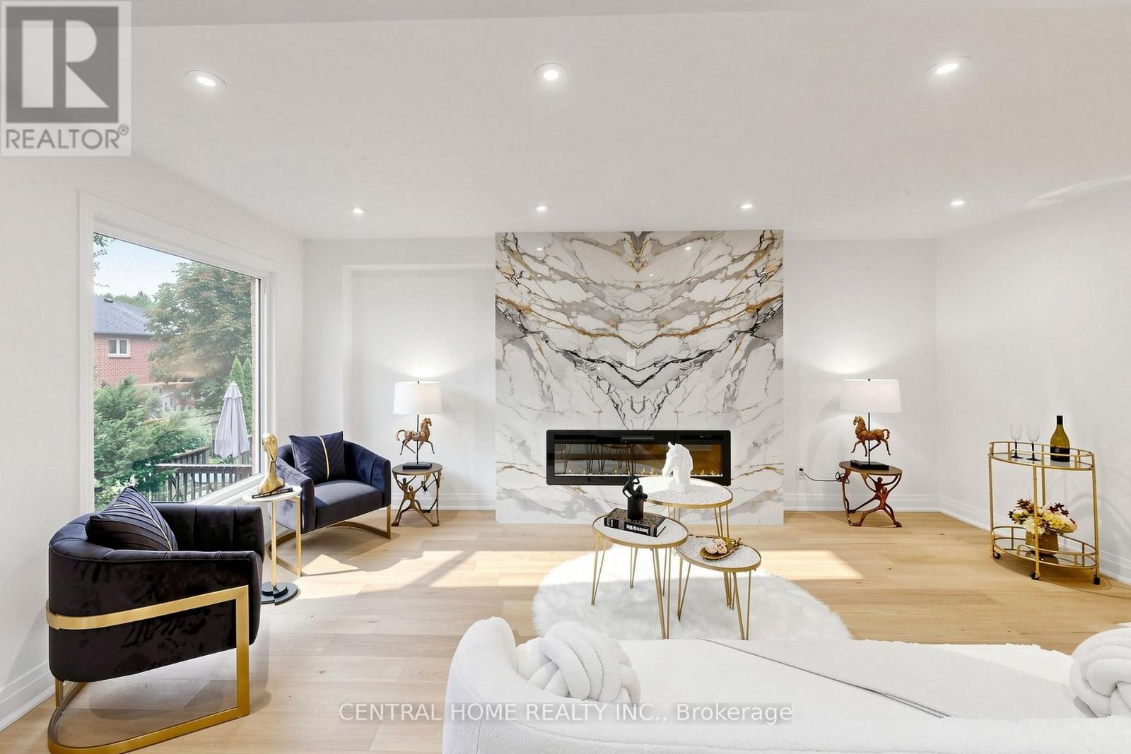 15 Closs Square Property Photo 13