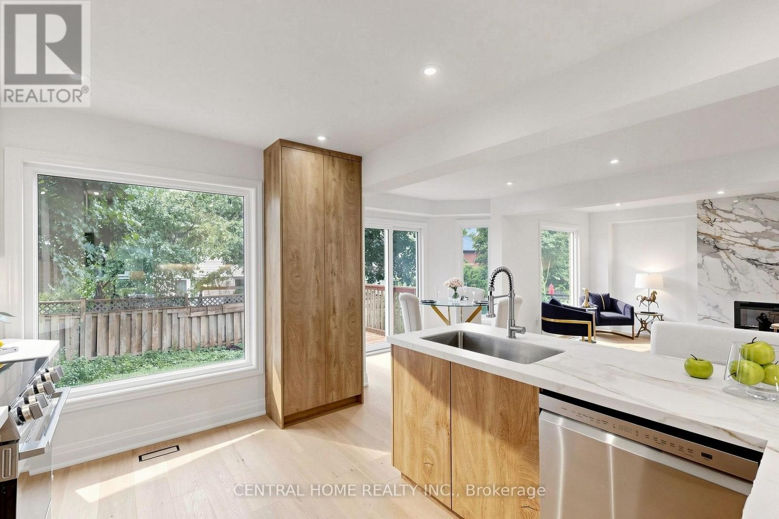 15 Closs Square Property Photo 16