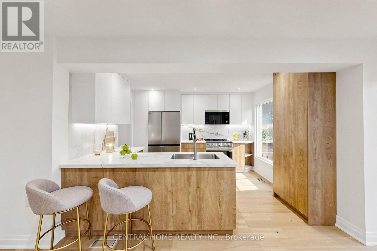 15 Closs Square Property Photo 18