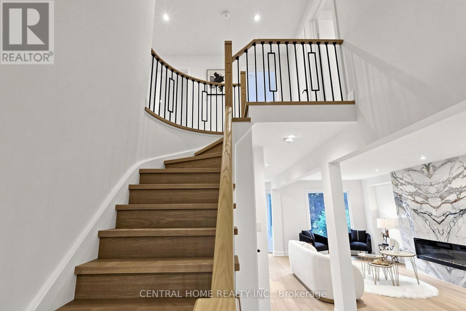 15 Closs Square Property Photo 22