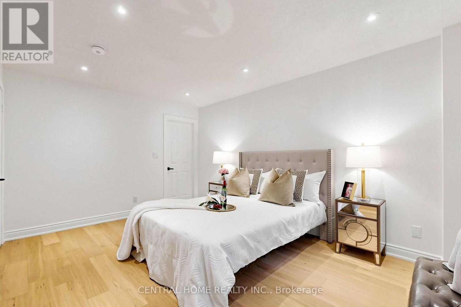 15 Closs Square Property Photo 24