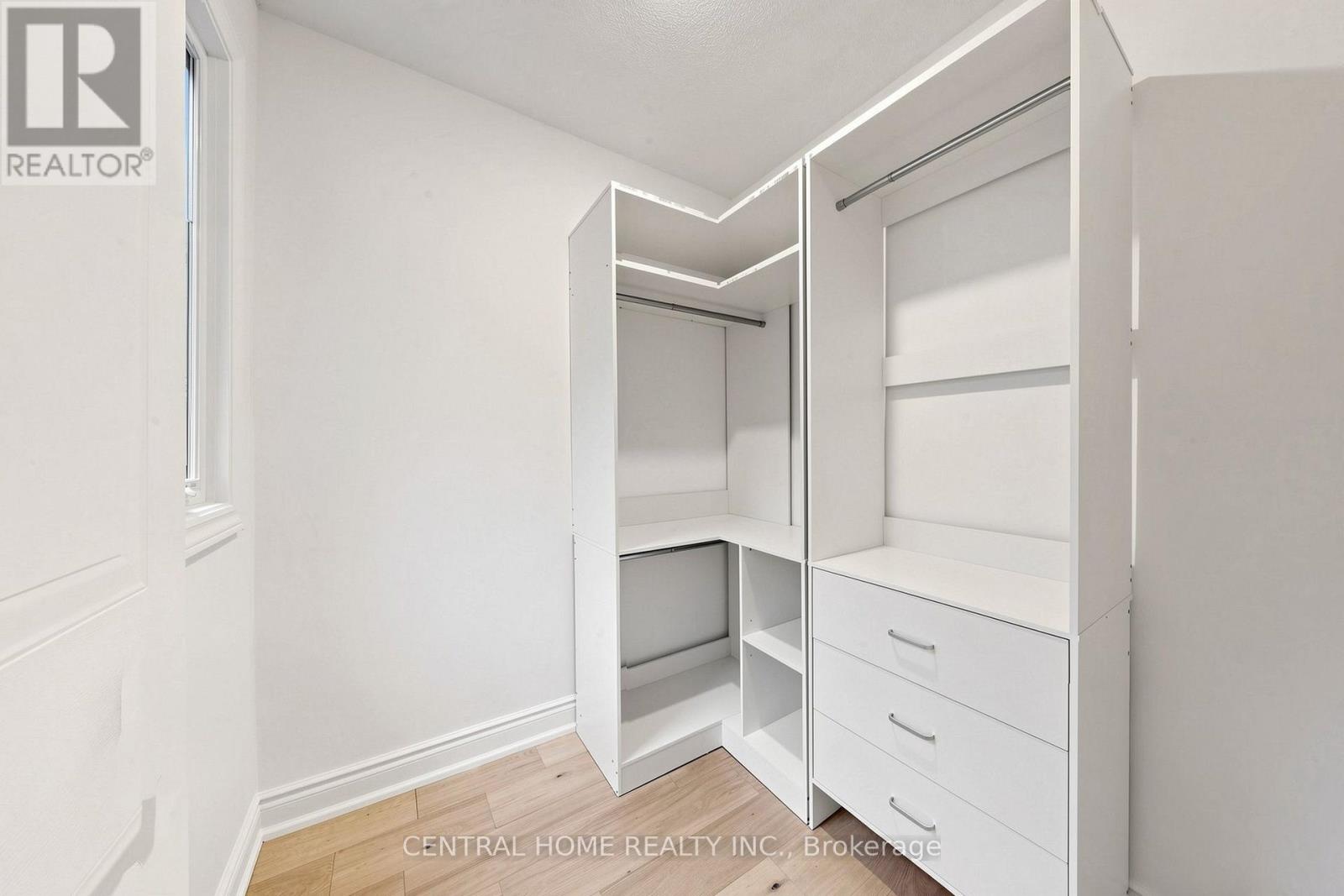 15 Closs Square Property Photo 27