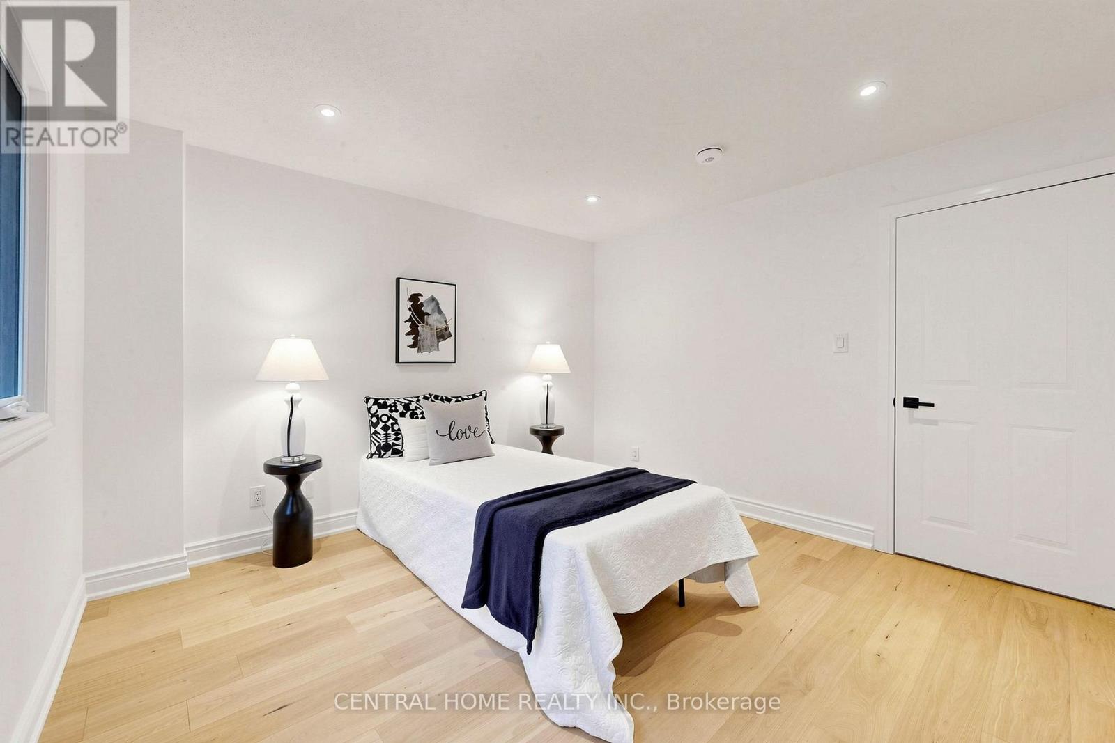 15 Closs Square Property Photo 32