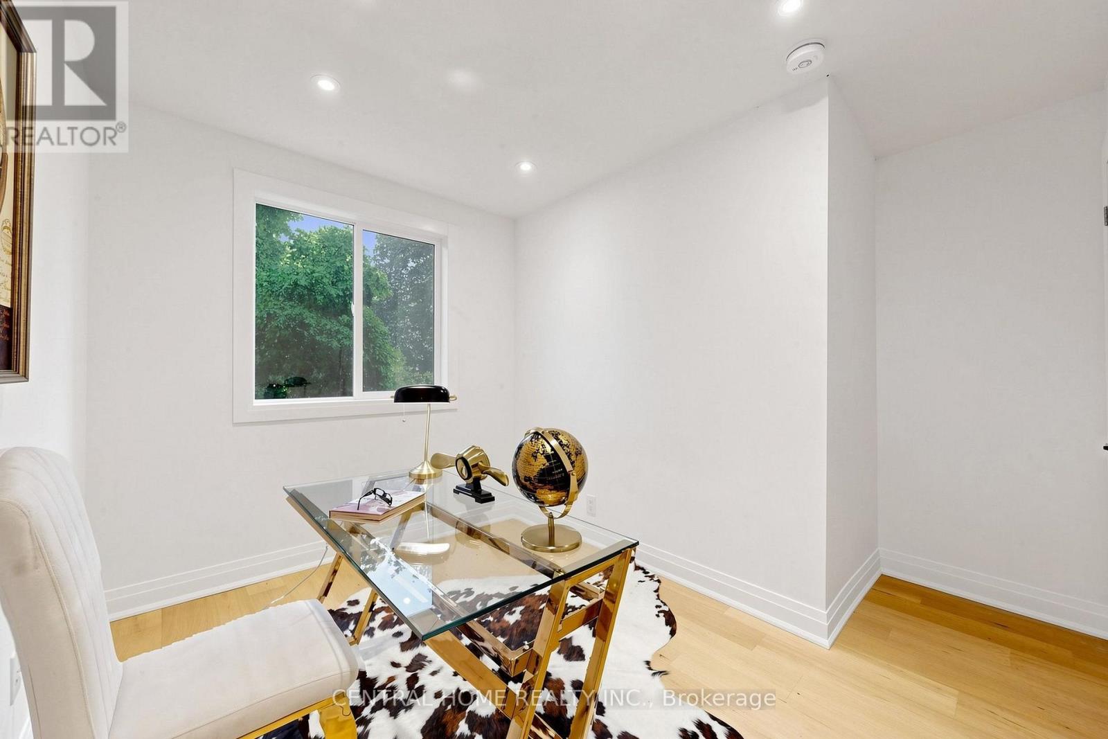 15 Closs Square Property Photo 34
