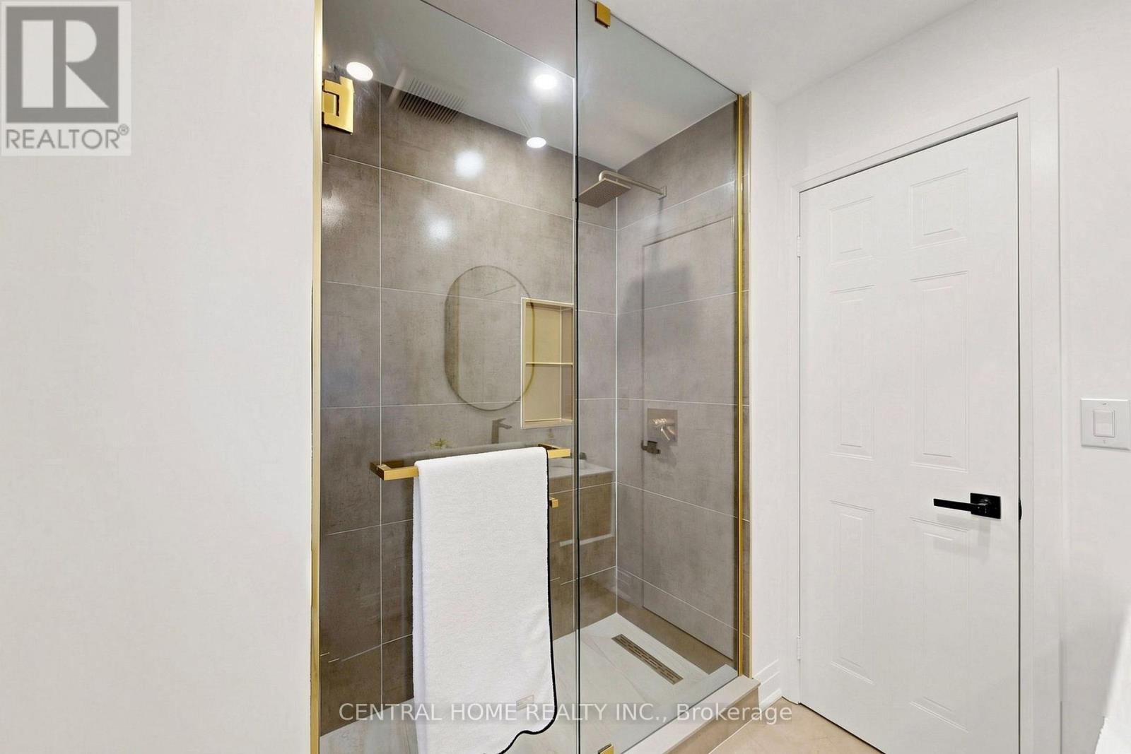 15 Closs Square Property Photo 36