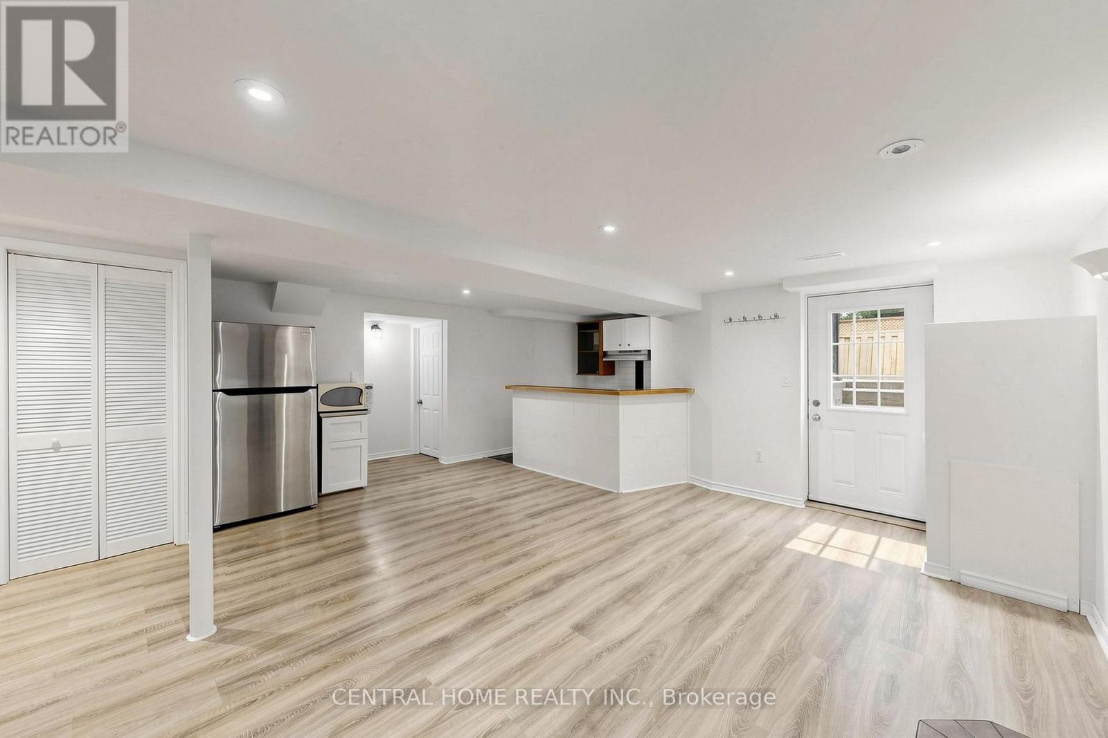 15 Closs Square Property Photo 38