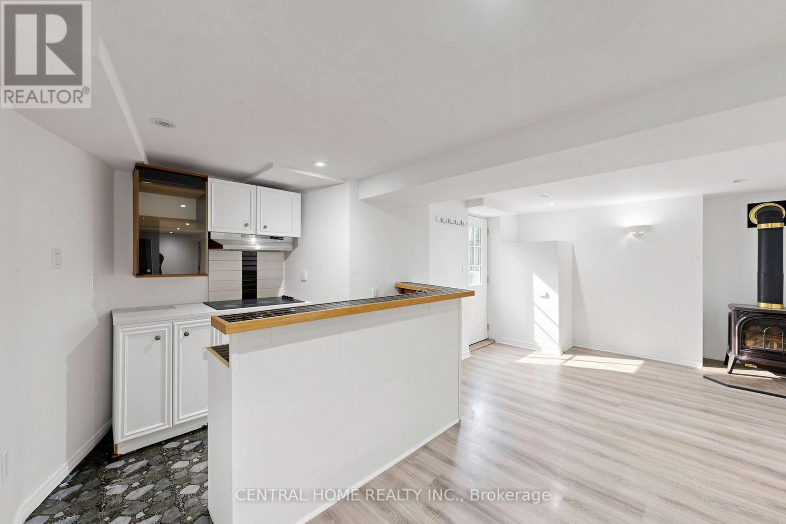 15 Closs Square Property Photo 41